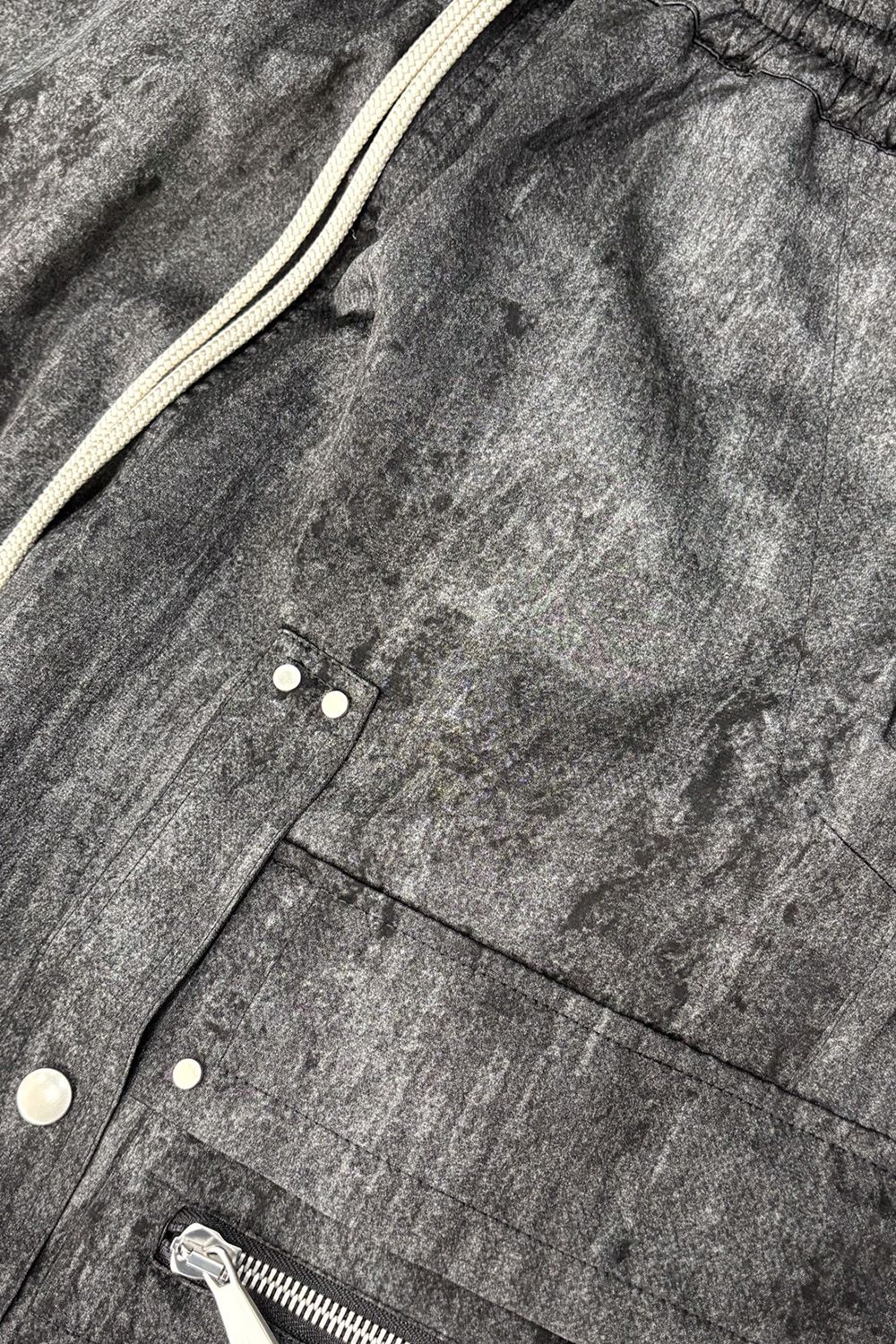 CARGO SHORTS / ブラック