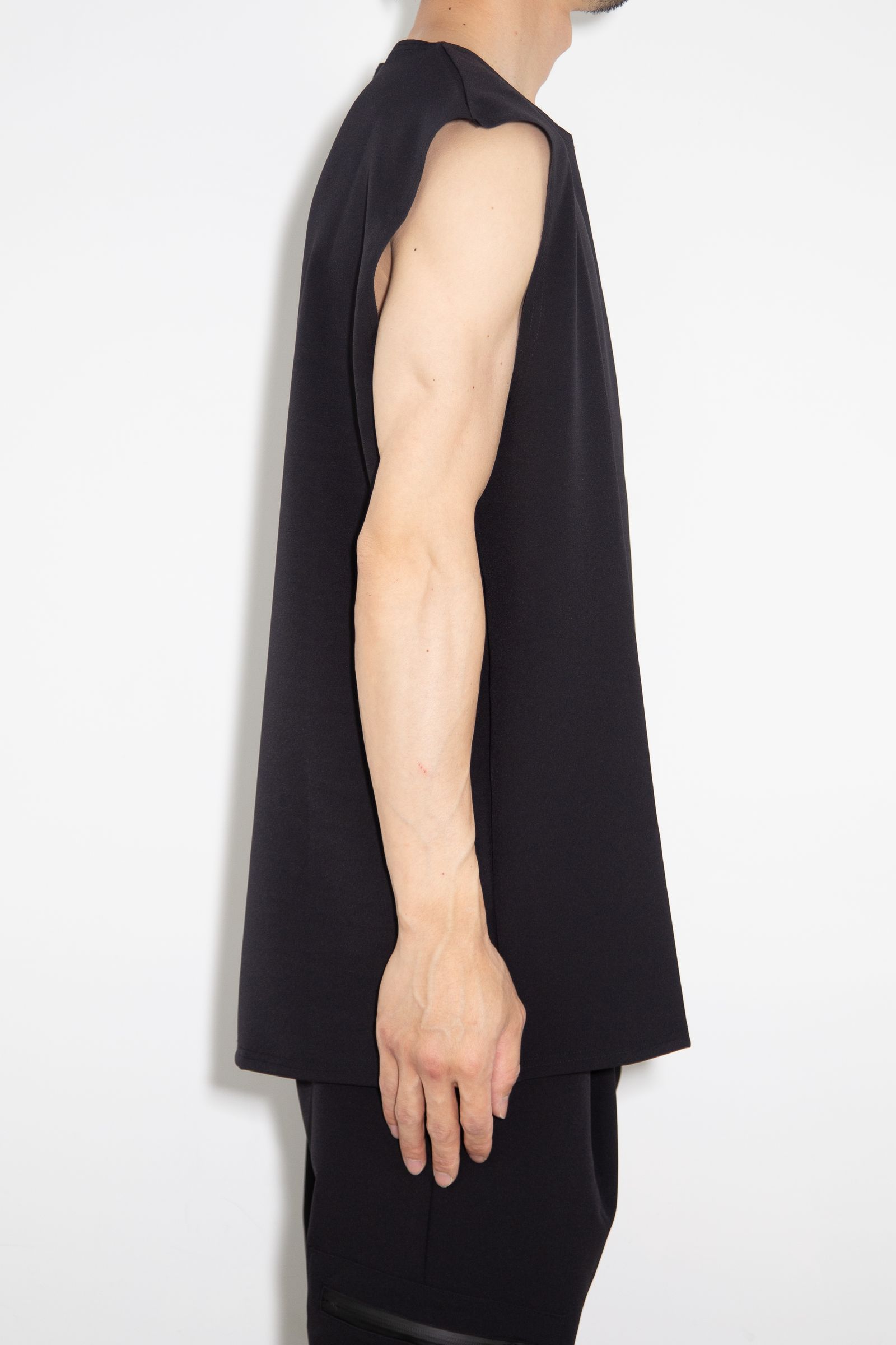 [ラスト1点] STRETCH POLYESTER PULLOVER / ブラック