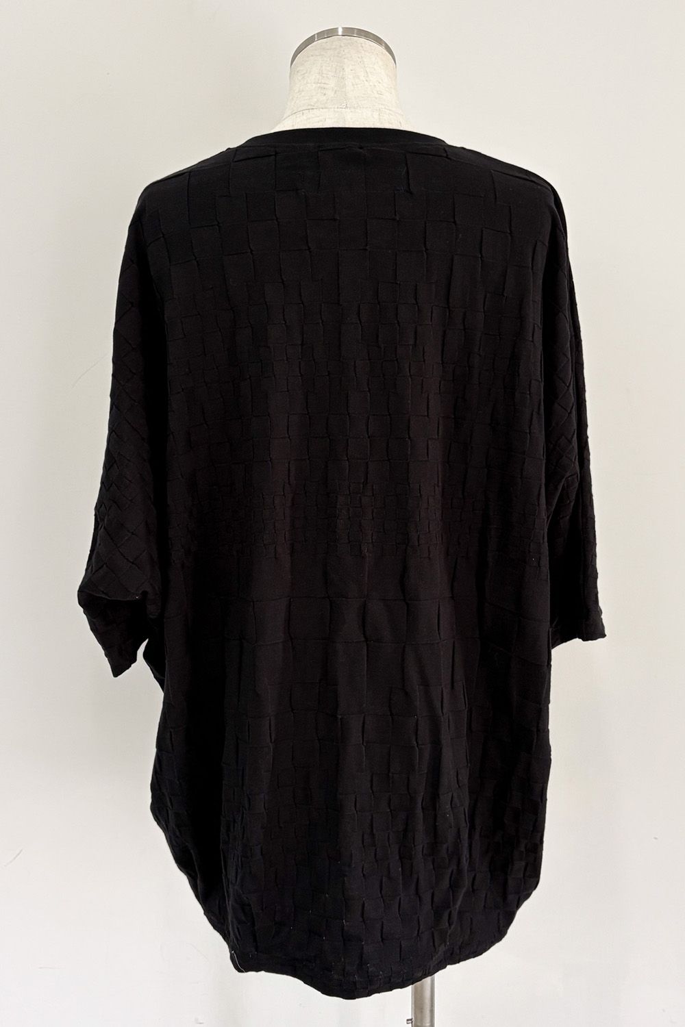 GRADIENT PLAID PATTERN DOLMAN TEE / ブラック