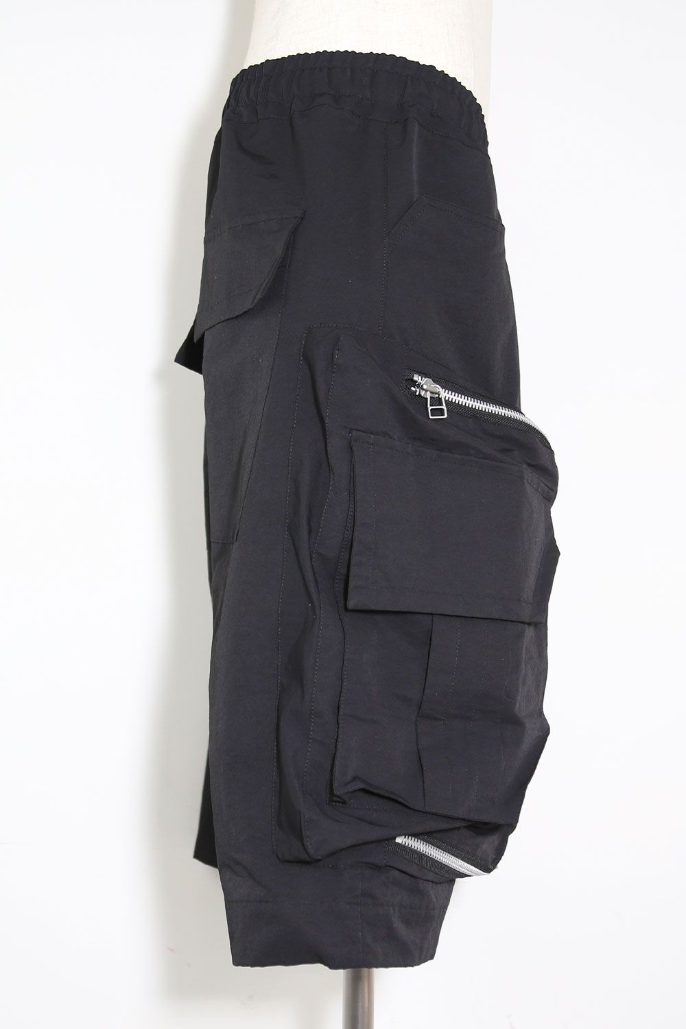 コットンナイロンサルエルカーゴショーツ / Zip Cargo Sarouel Shorts / ブラック