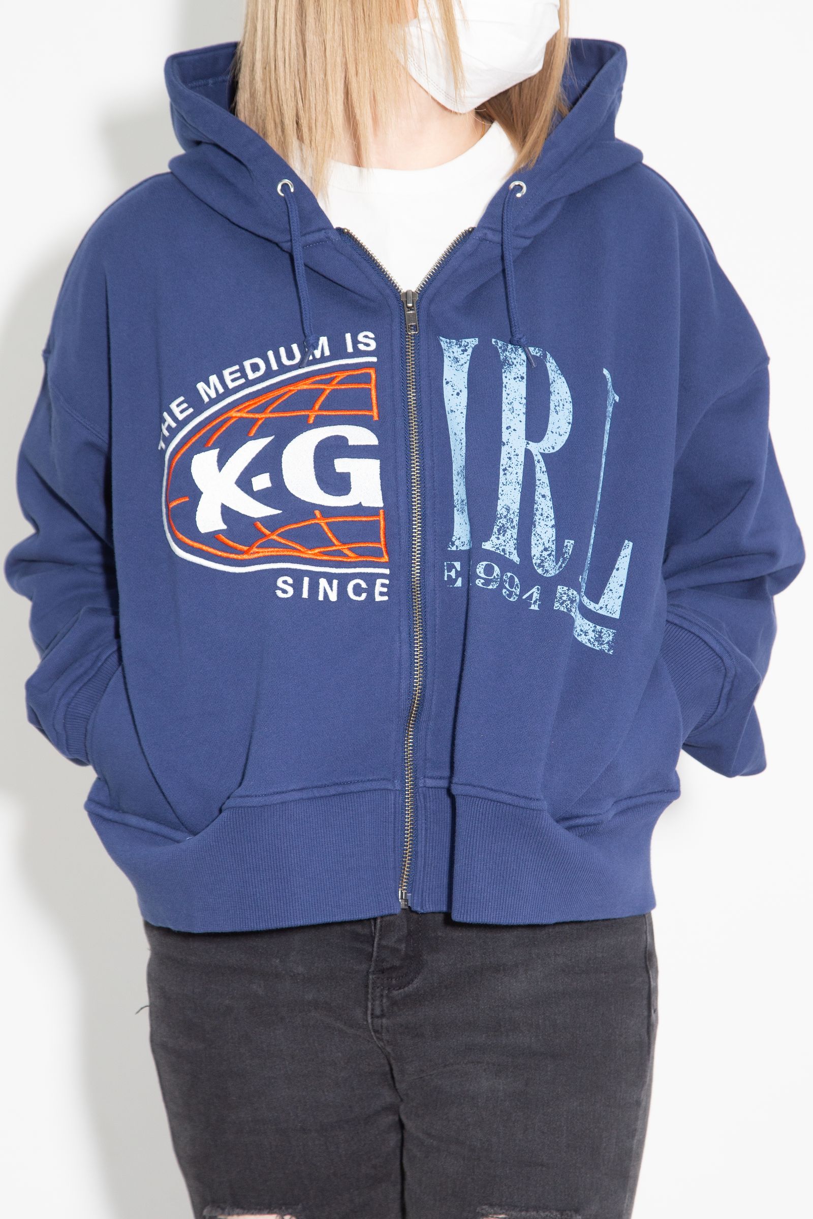 ［ラスト1点 サイズM］PANELED GRAPHIC ZIP UP SWEAT HOODIE / ネイビー