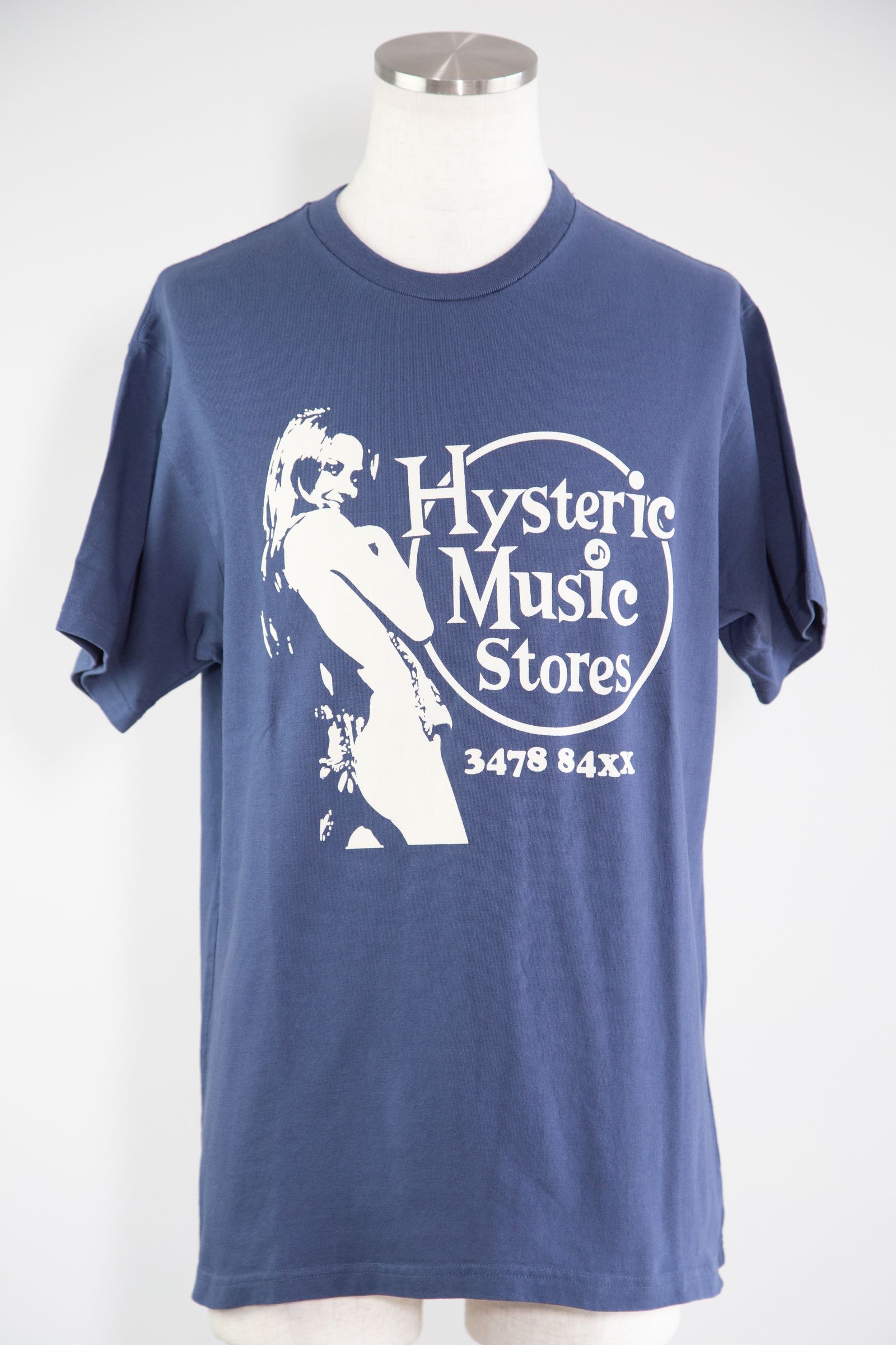 【国内買付】HYSTERIC GLAMOUR MUSIC STORES ロゴ Tシャツ HYSTERIC GLAMOUR - MUSIC STORES Tシャツ / ブラック | Tempt