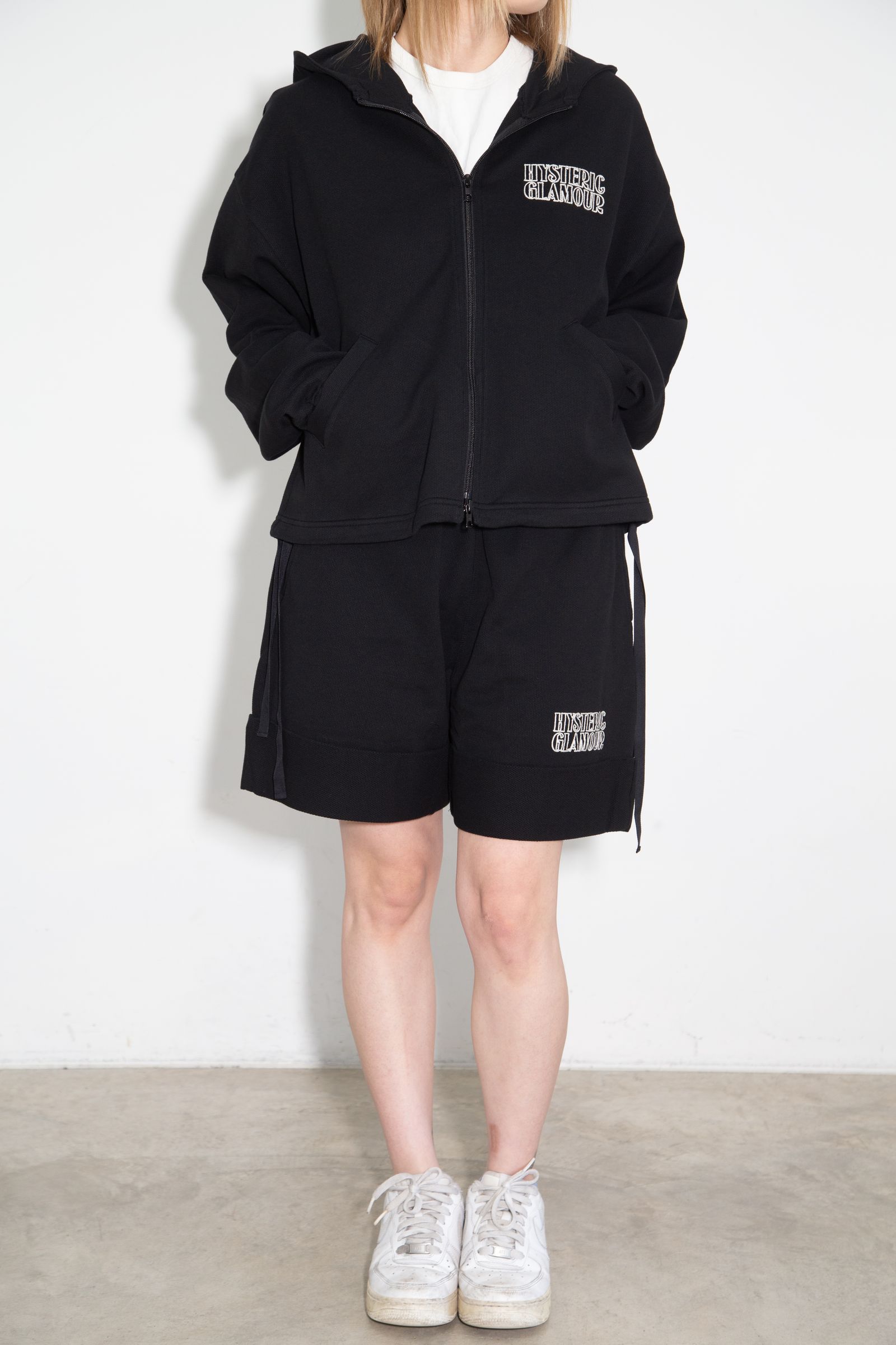 【セットアップ】TAKES ME HIGHER刺繍 パーカー、HYSTERIC刺繍 ショートパンツ / ブラック