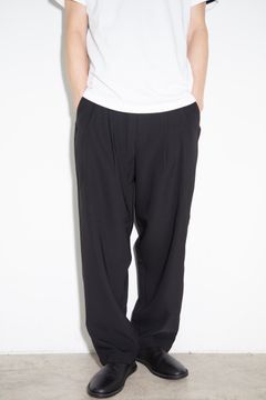 PE CONPACT TWILL BELTED FIT TROUSERS / ブラック