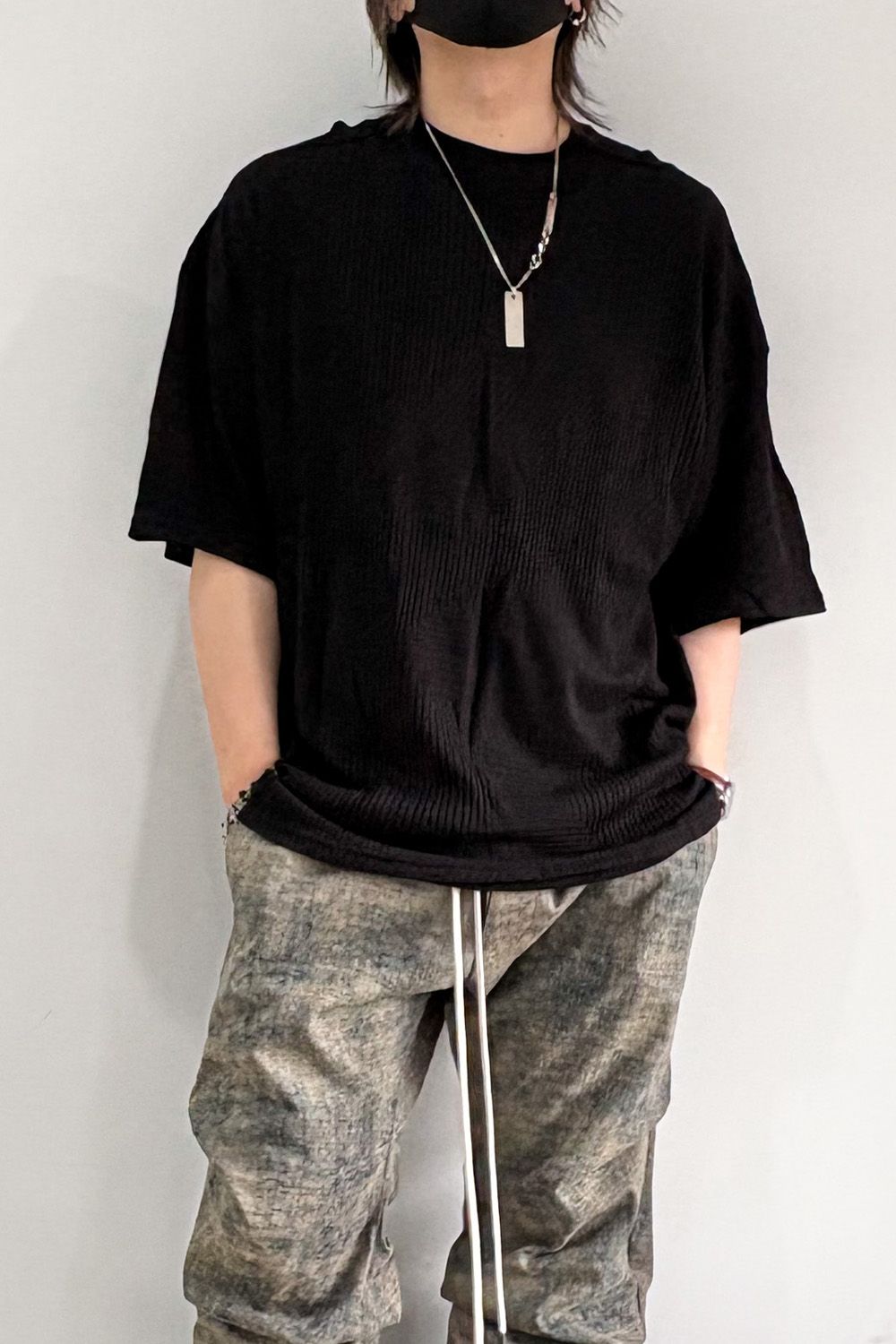 DEFORMED STRIPE PATTERN JUMBO TEE / ブラック