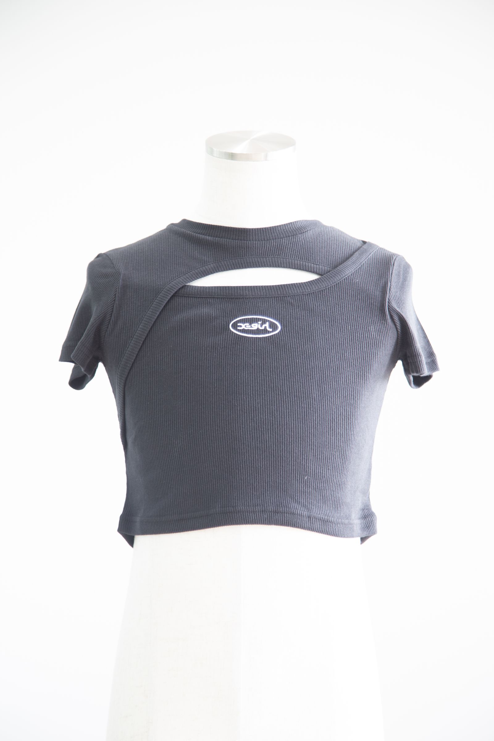 FRONT SLIT S/S TOP / ブラック