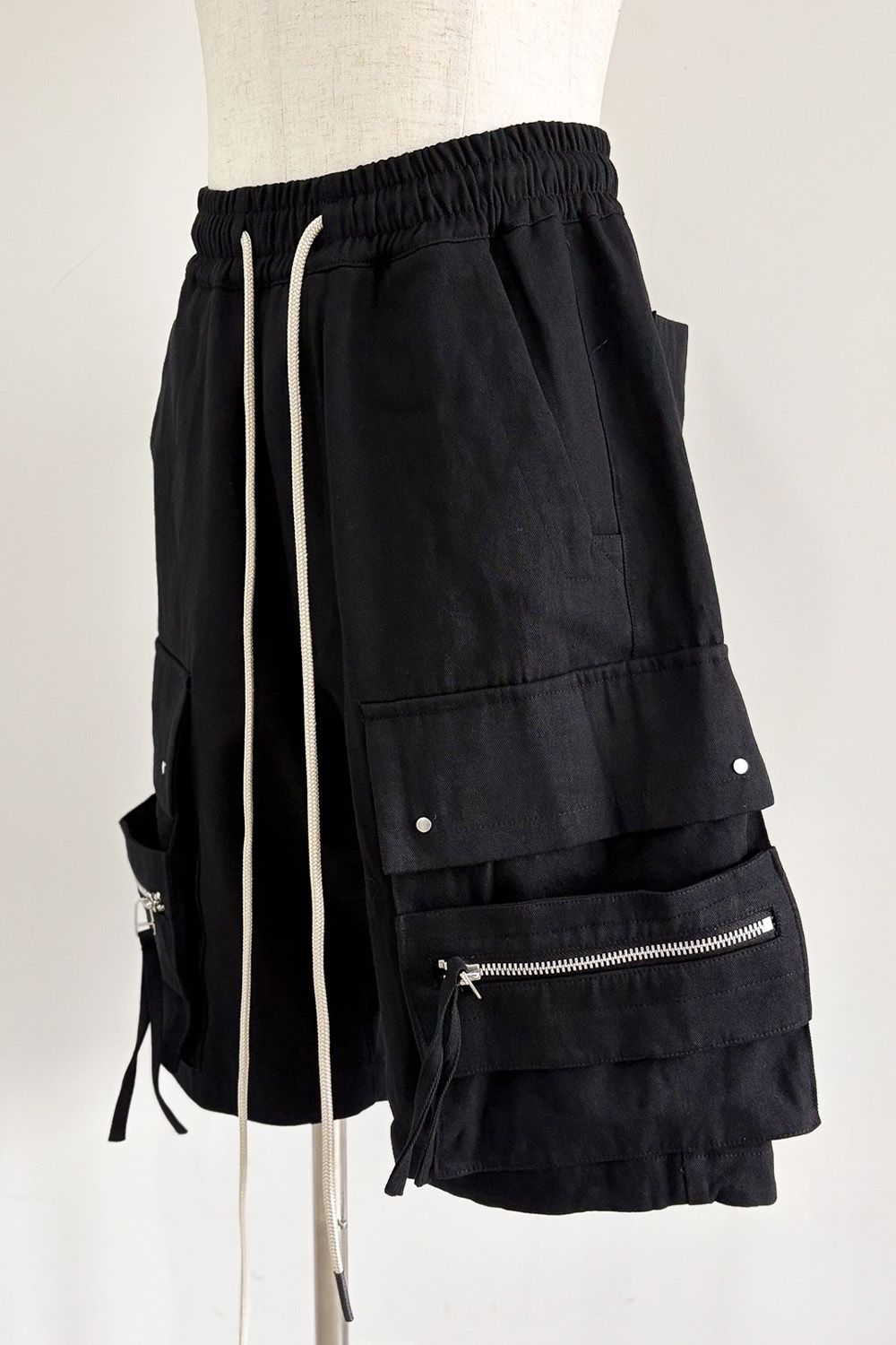 CARGO SHORTS / ブラック
