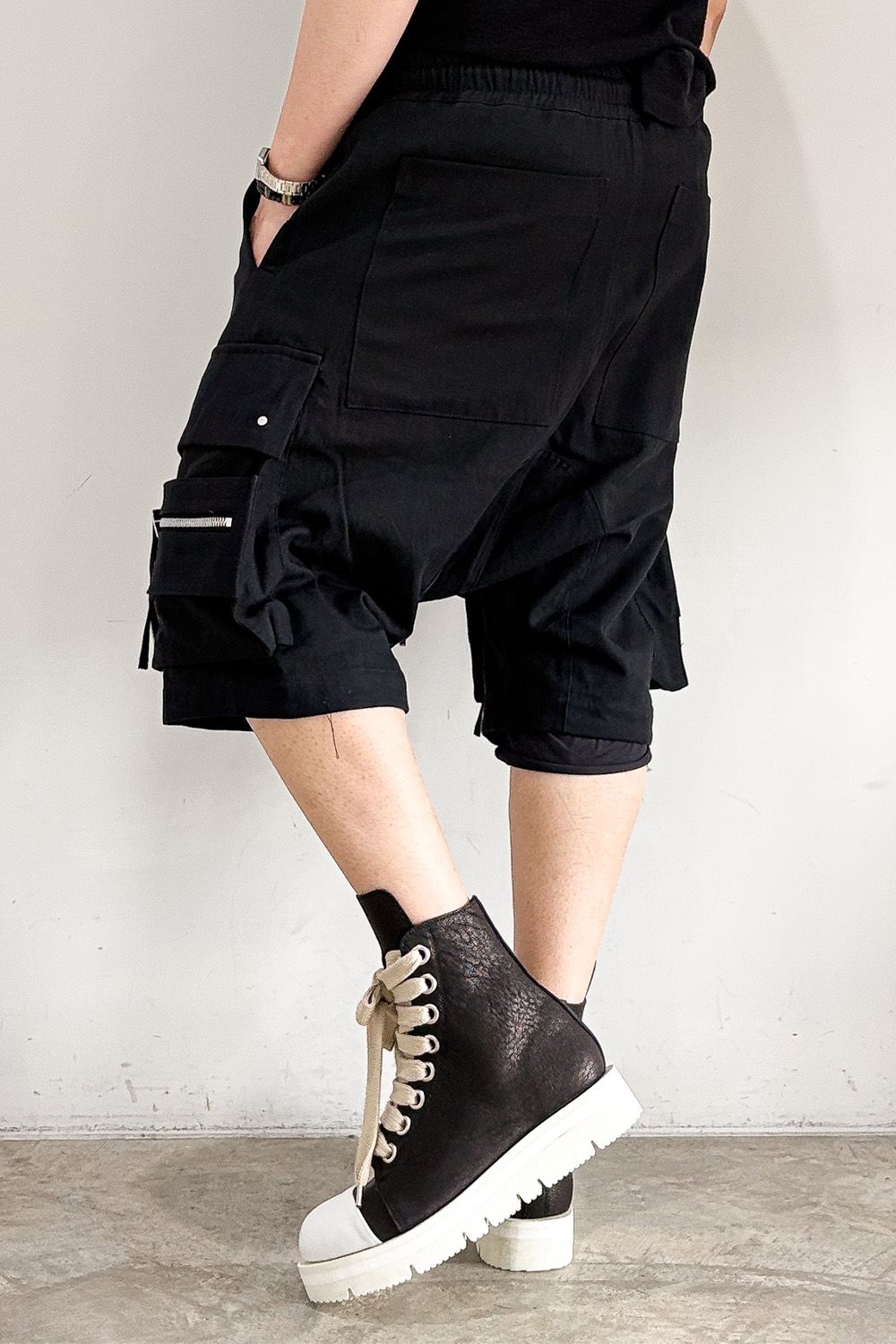 CARGO SHORTS / ブラック