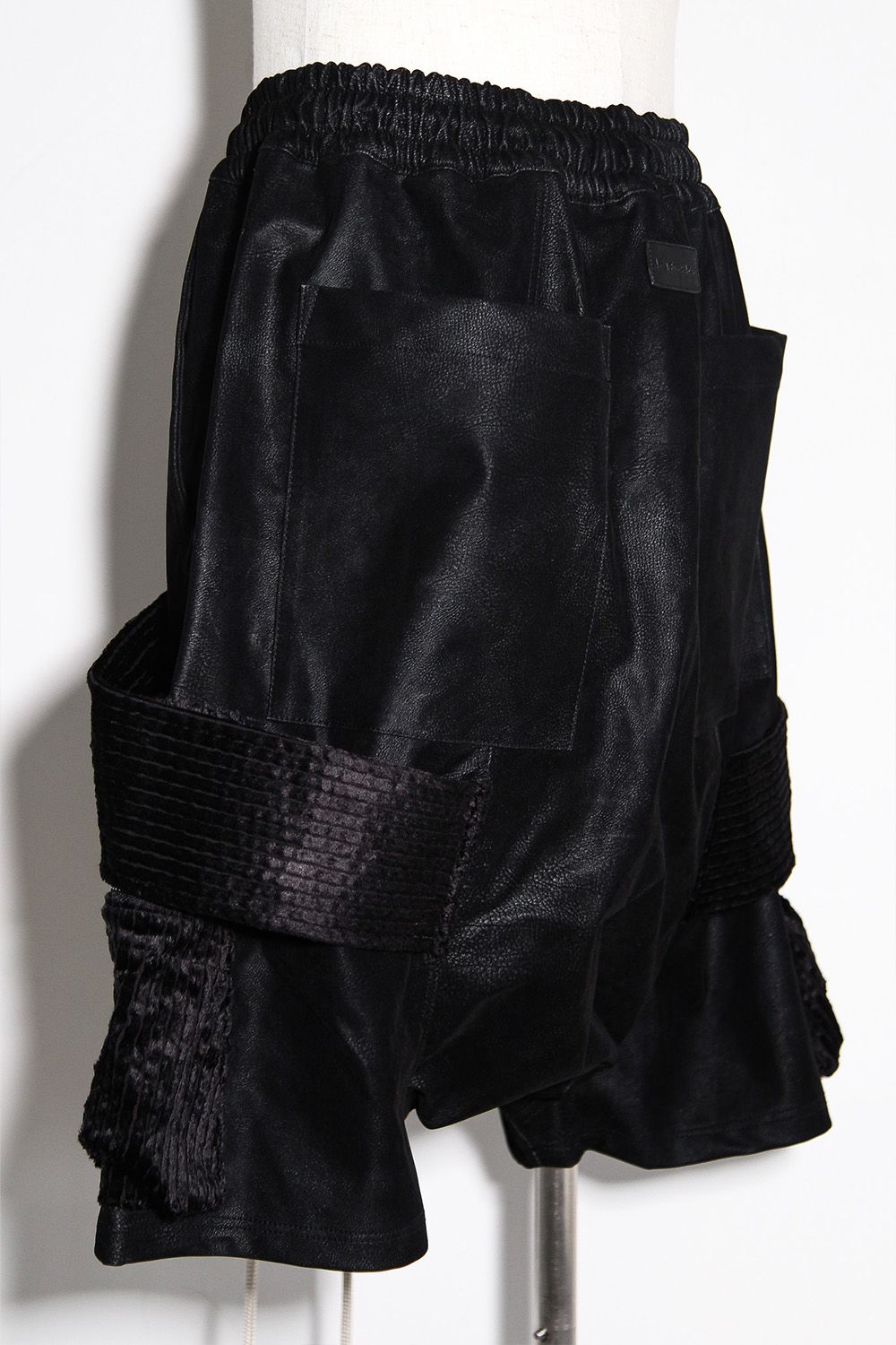 シンセティックレザーベルトカーゴショーツ / BELT CARGO SHORTS / ブラック / ag-12052