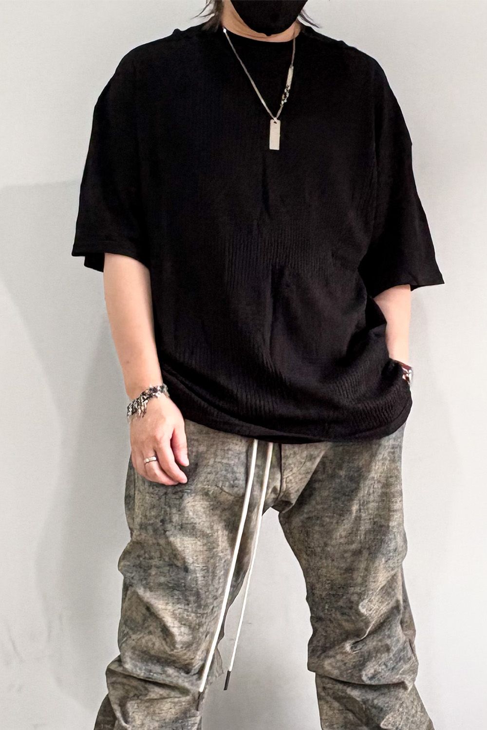 DEFORMED STRIPE PATTERN JUMBO TEE / ブラック