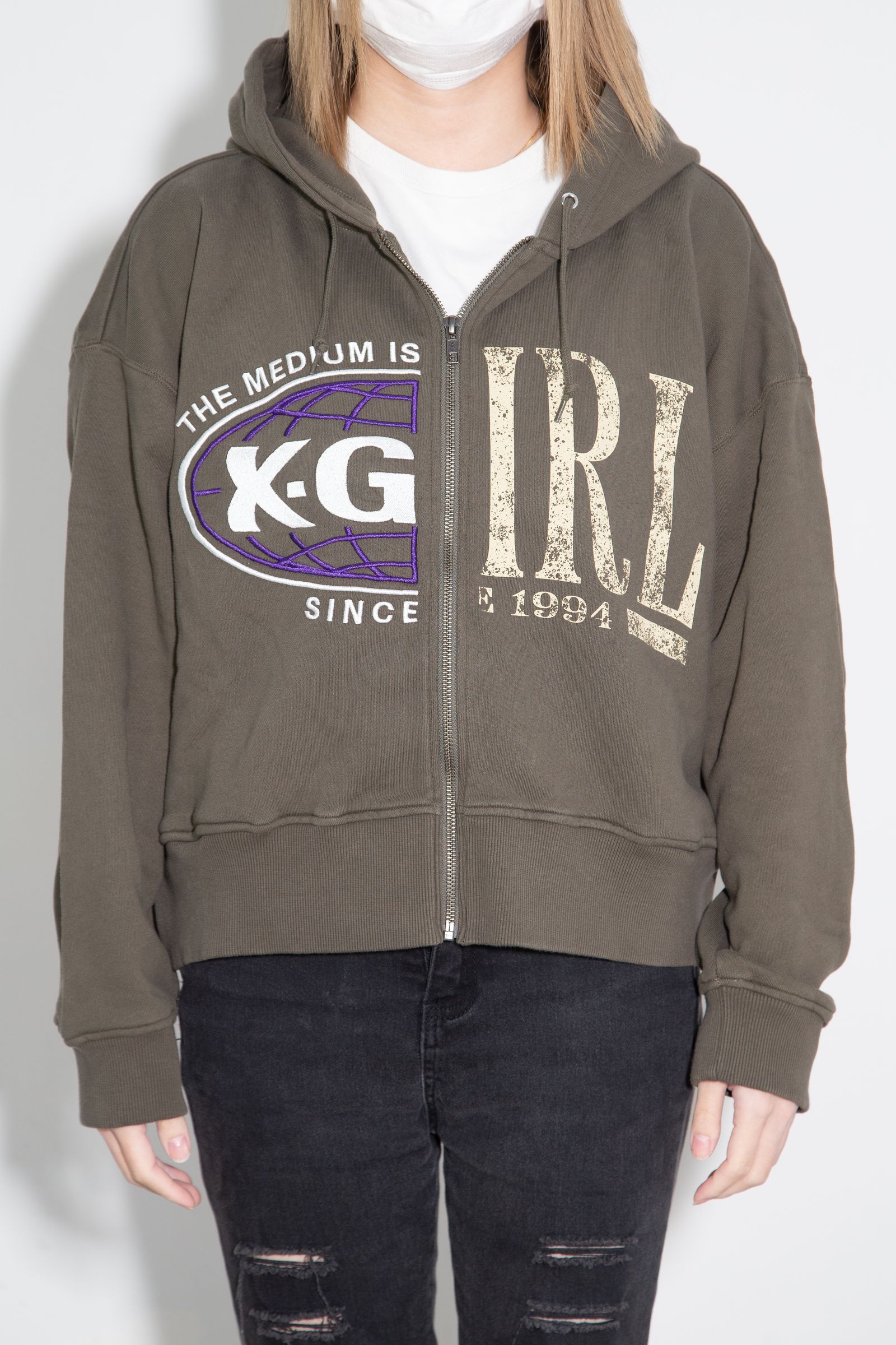 ［ラスト1点 サイズM］PANELED GRAPHIC ZIP UP SWEAT HOODIE / オリーブ