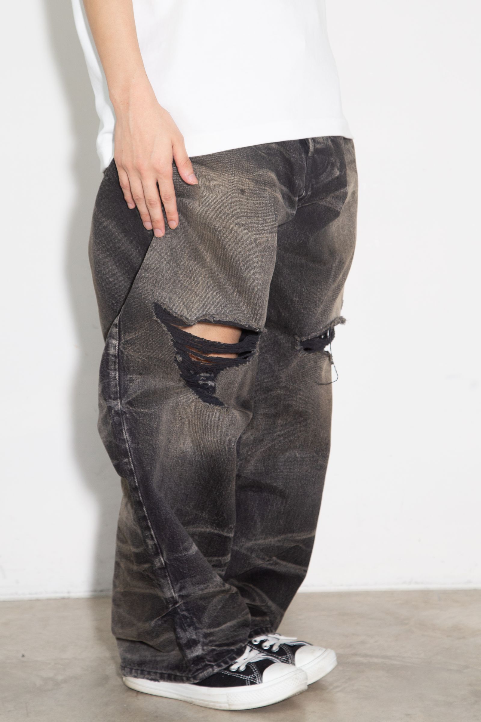 Damaged Buggy Denim Jeans / ブラック