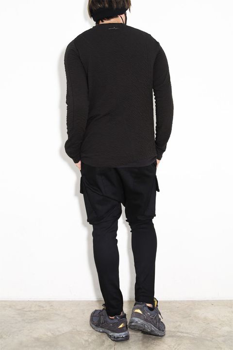 独特な表情のL/S Tee