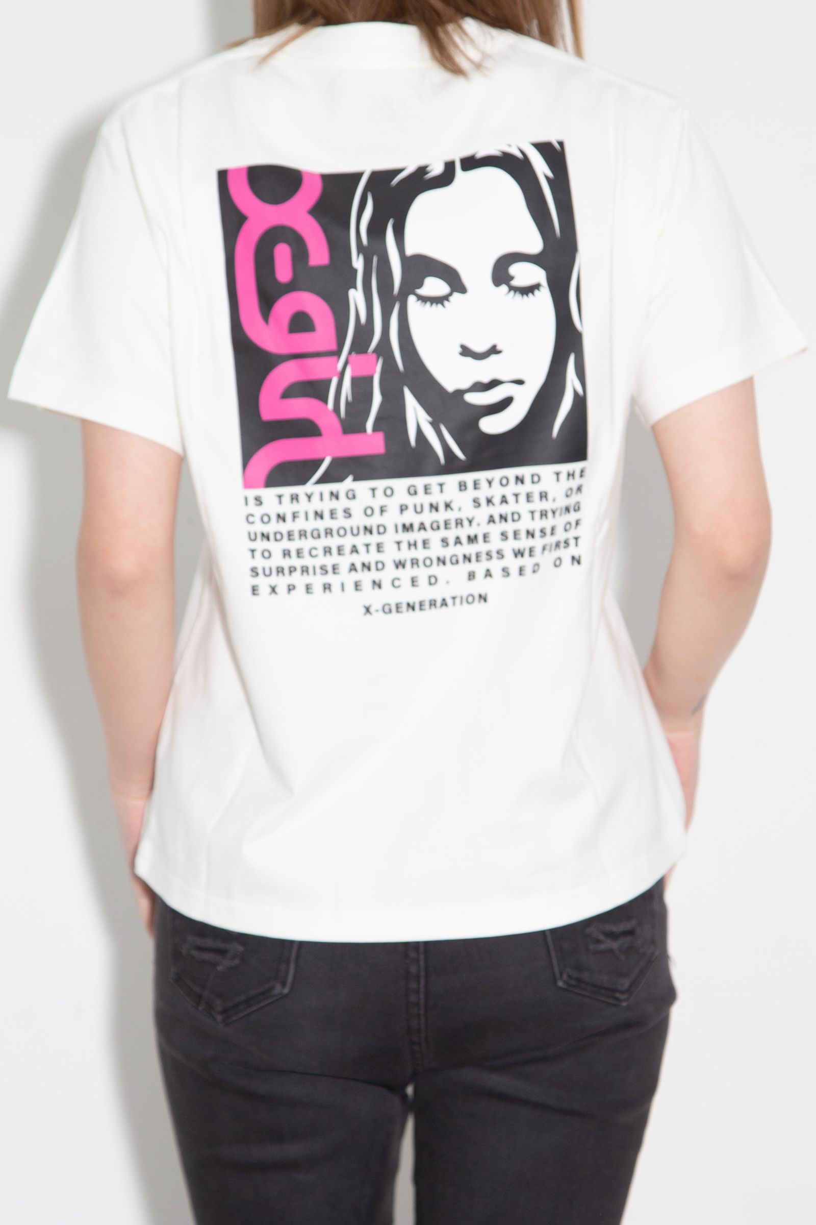 SIDE LOGO FACE LABEL S/S TEE / ホワイト