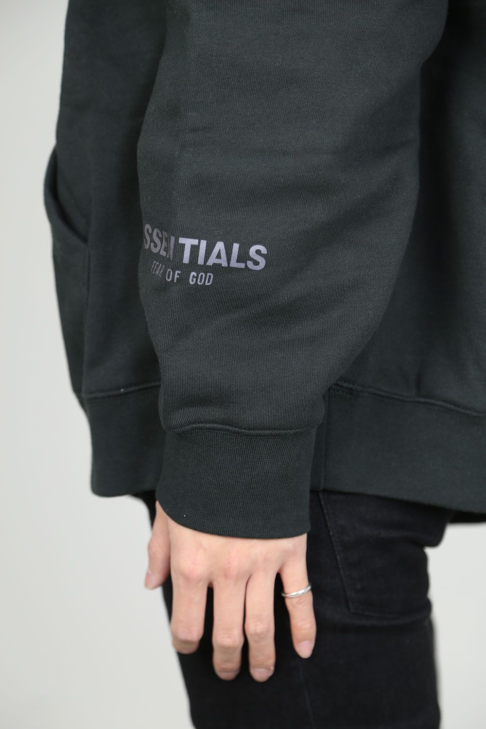 FRONT LOGO HOODIE / ブラック
