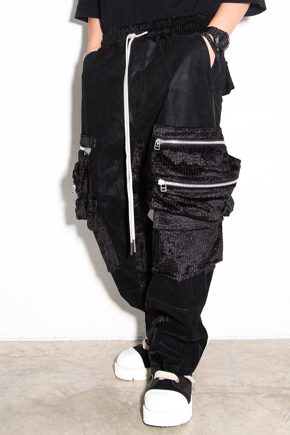 シンセティックレザーカーゴワイドパンツ / CARGO WIDE PANTS / ブラック / ag-12057