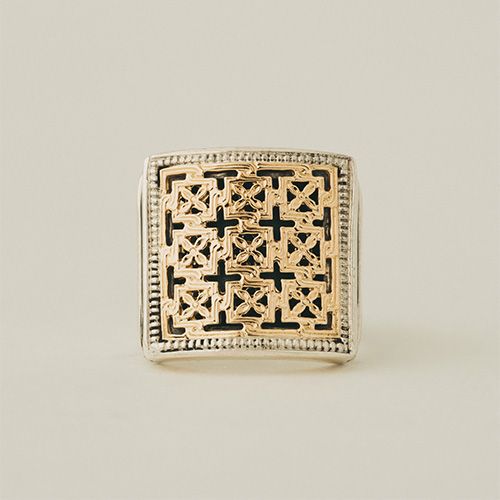 Monastiraki Cross Pattern Square Ring / GR001