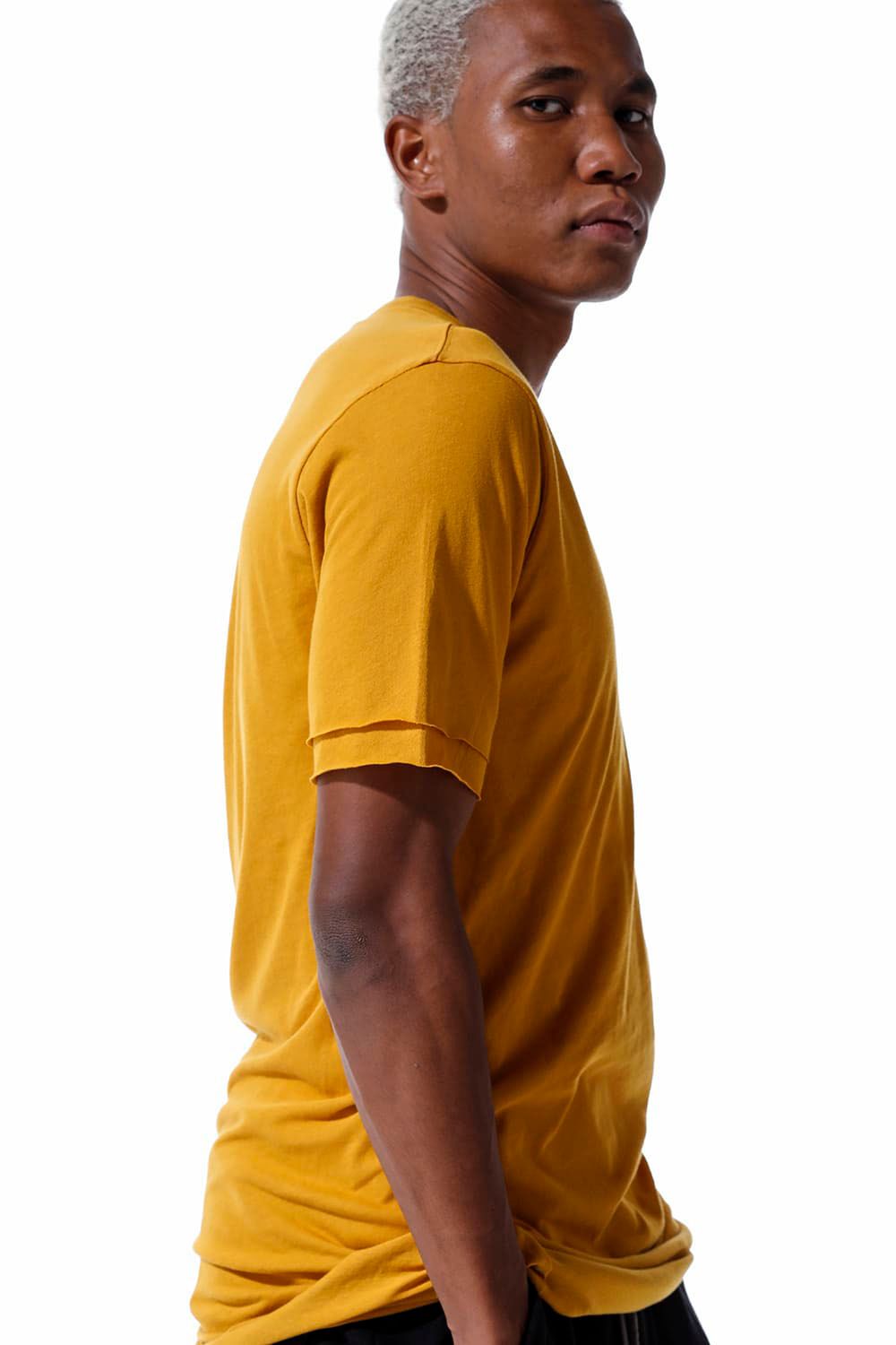 LAYERED CREW NECK TEE / マスタード