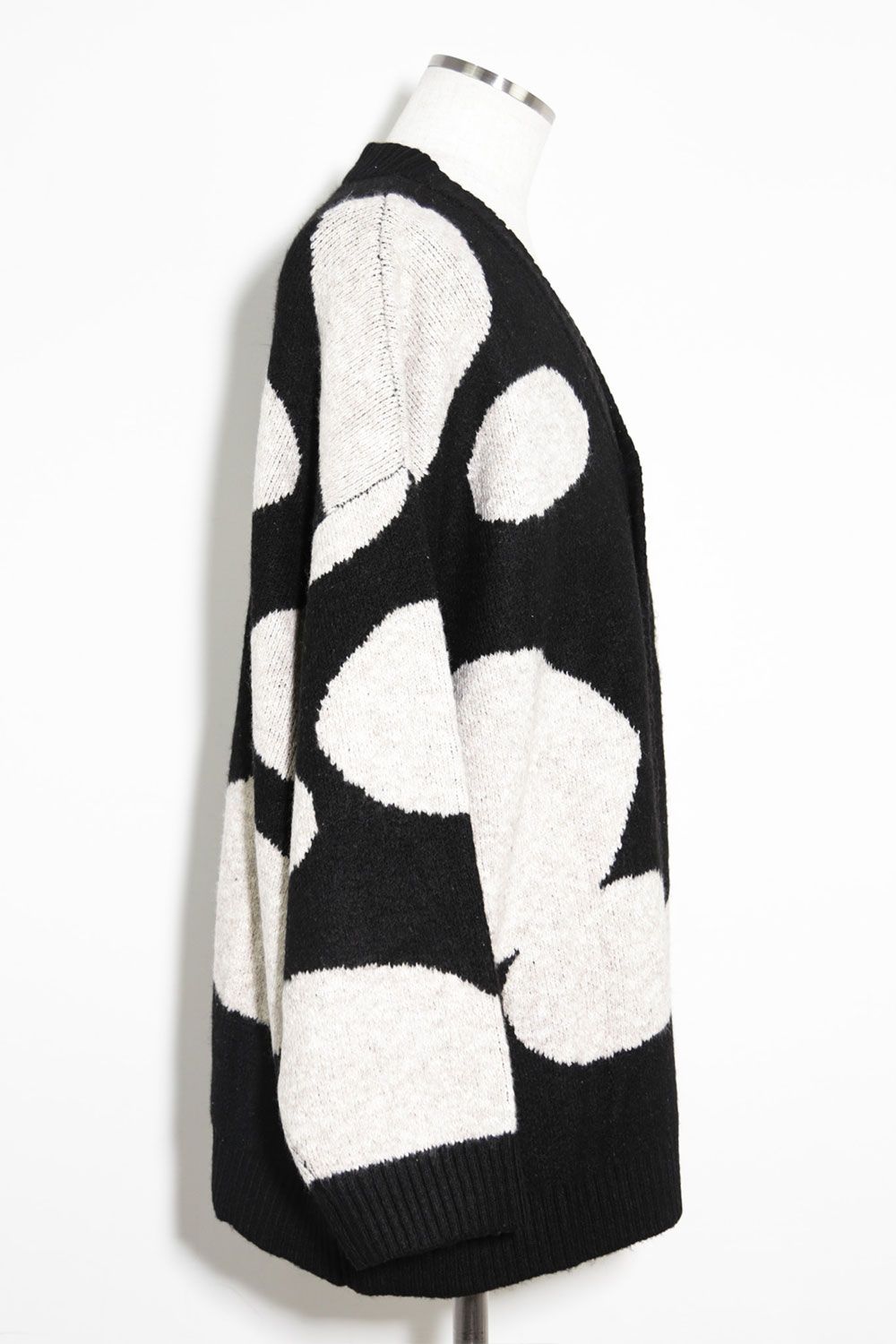 ドット模様オーバーサイズカーディガン / Polka Pattern Knit Cardigan / ブラック×ベージュ / ag-8010