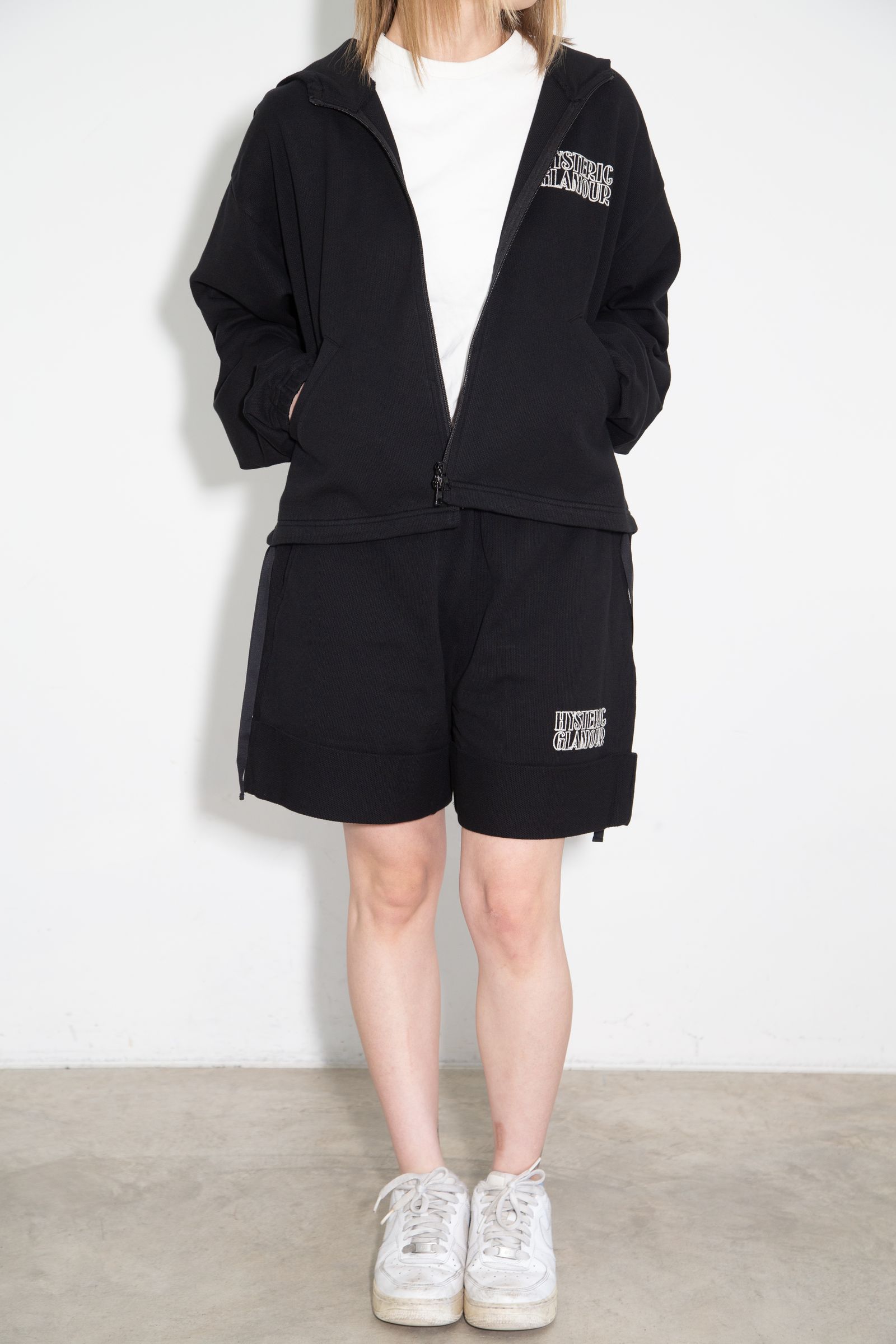 【セットアップ】TAKES ME HIGHER刺繍 パーカー、HYSTERIC刺繍 ショートパンツ / ブラック