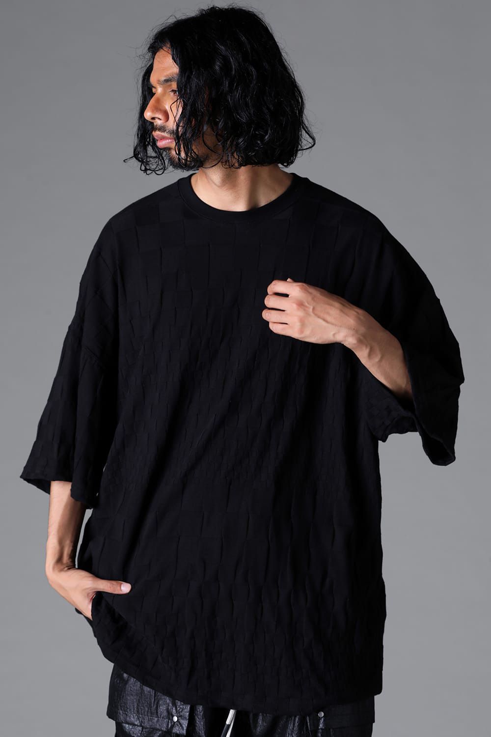 GRADIENT PLAID PATTERN JUMBO TEE / ブラック