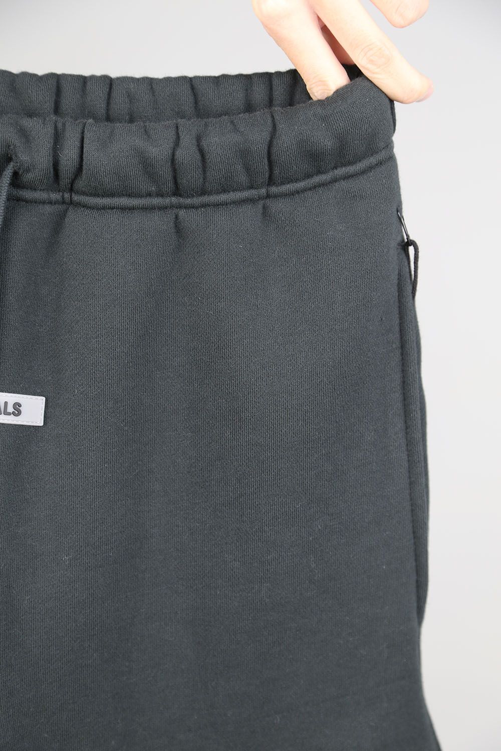 FRONT LOGO REFLECTOR SWEAT PANTS / ブラック