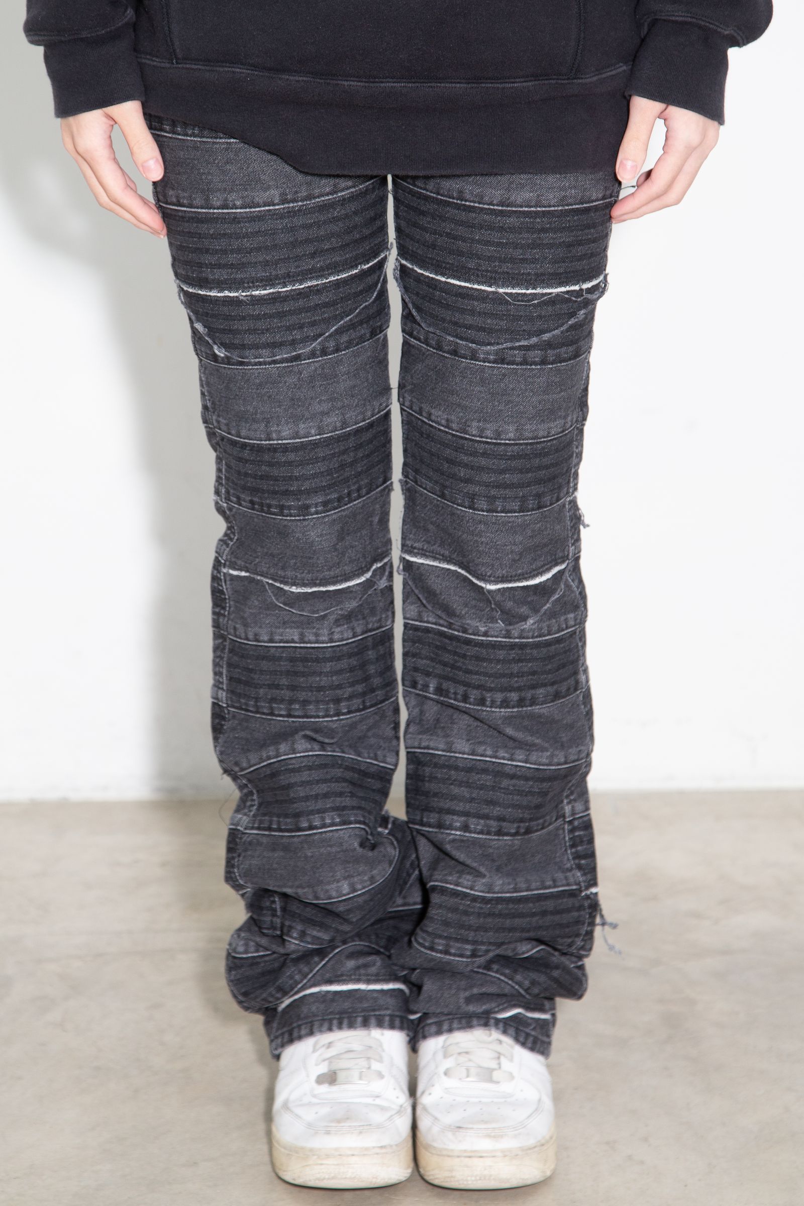 スクラッチフレアデニムパンツ / ブラック