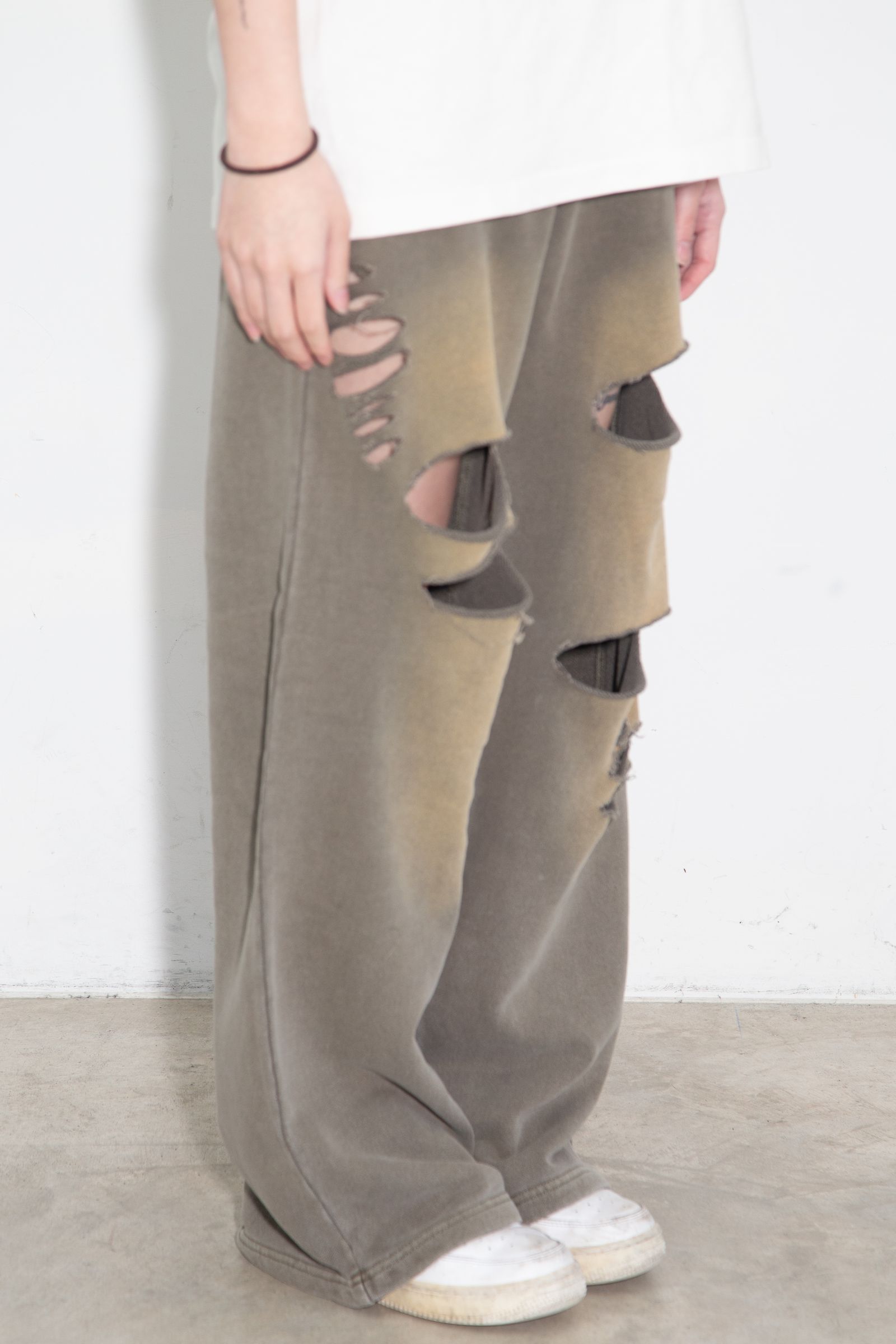 ［ラスト1点 サイズM］DISTRESSED SWEATPANTS / オリーブ