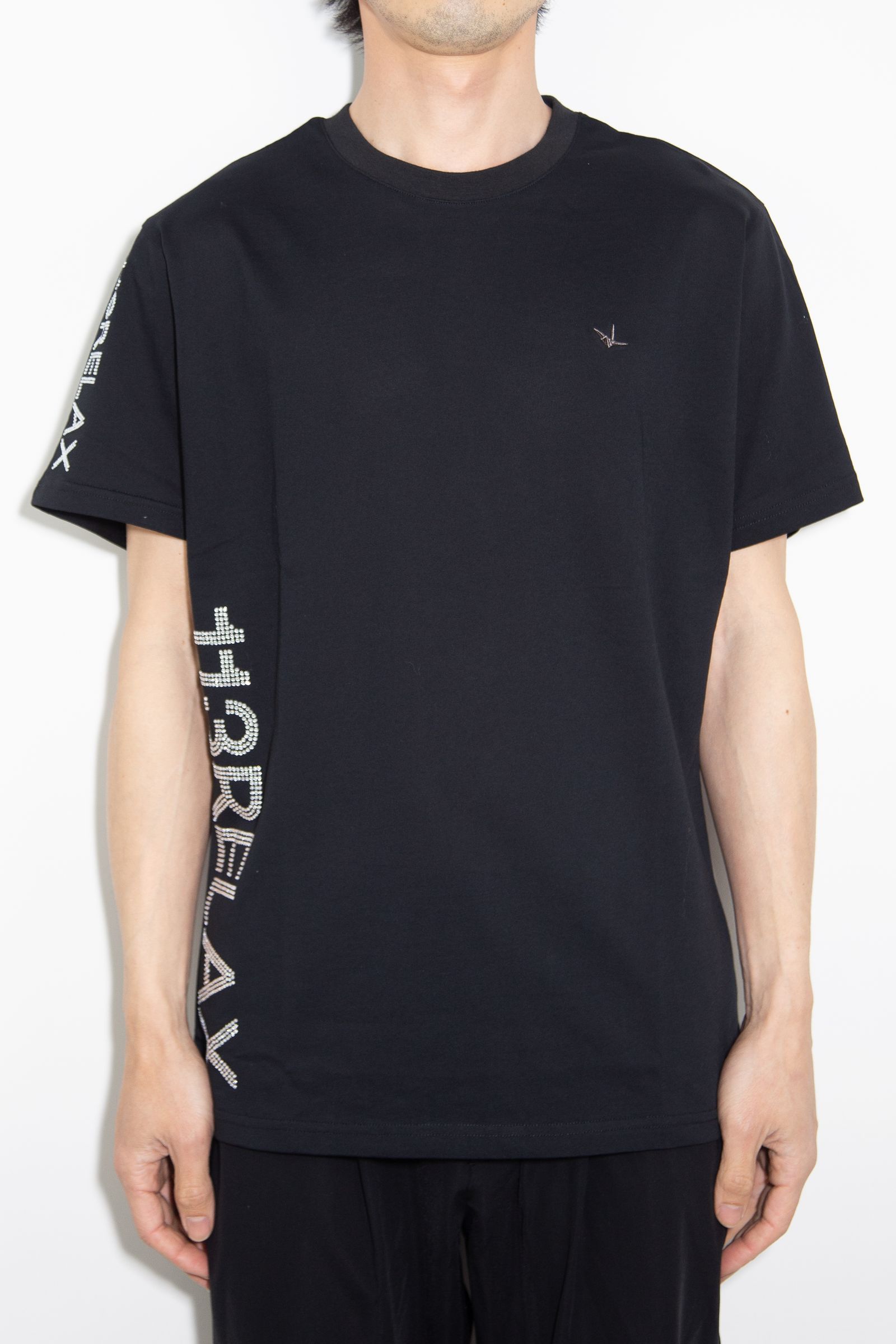 国内発送【1PIU1UGUALE3】ラインストーンサイドロゴ半袖Tシャツ 1PIU1UGUALE3 RELAX - ラインストーンサイドロゴ半袖Tシャツ