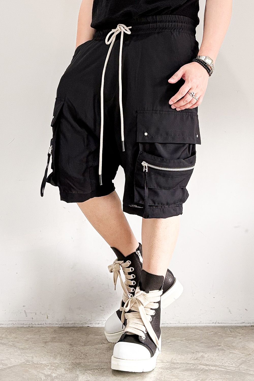 CARGO SHORTS / ブラック