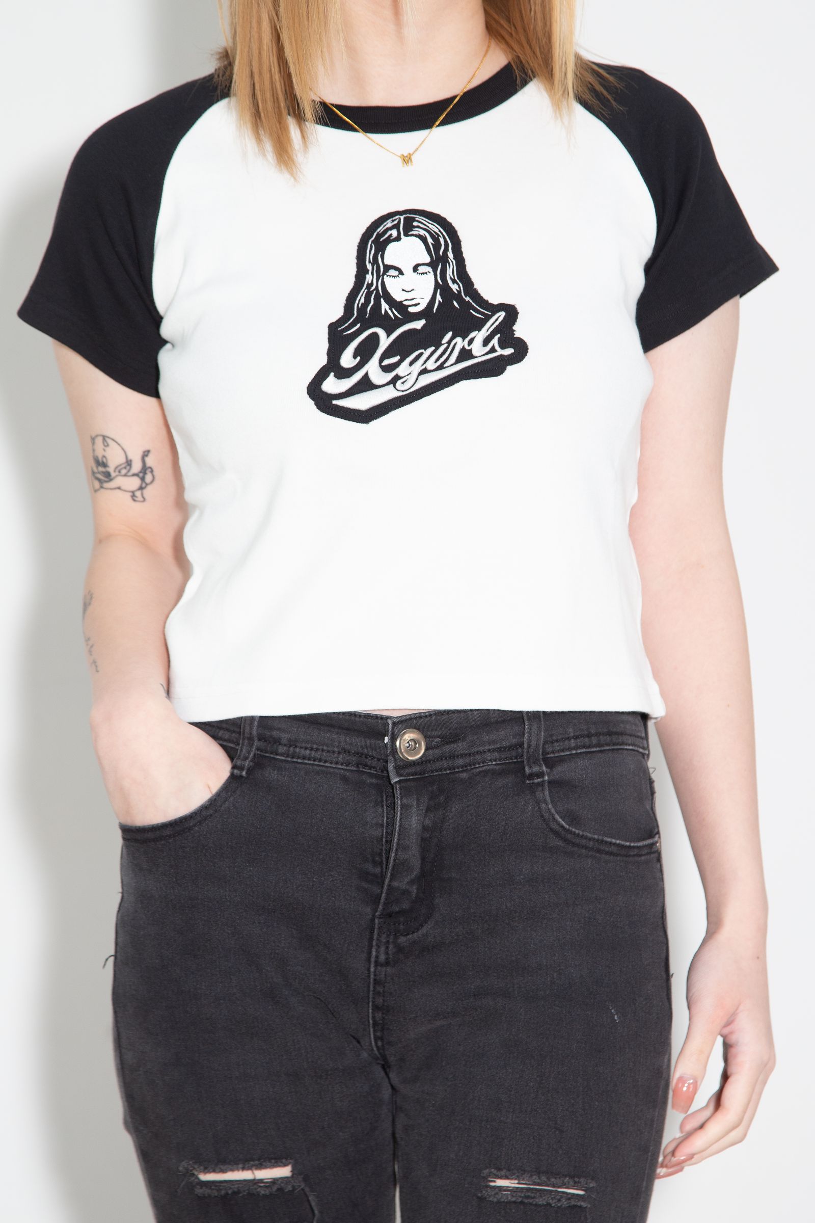 FACE EMBROIDERED PATCH RAGLAN S/S BABY TEE / ホワイト