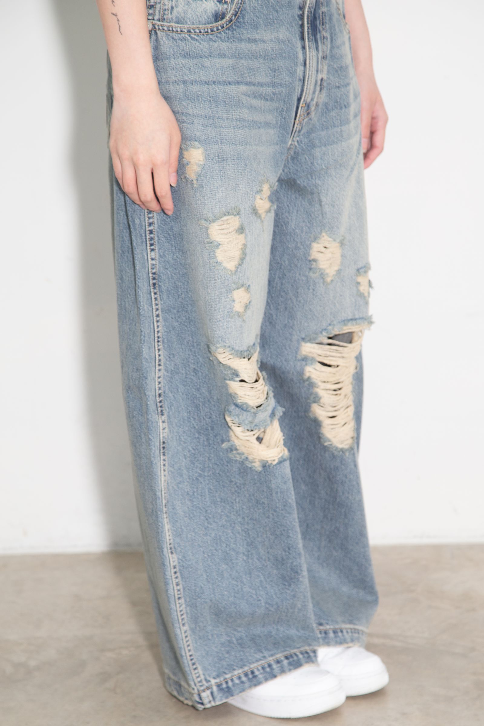 DISTRESSED BAGGY DENIM PANTS / インディゴ