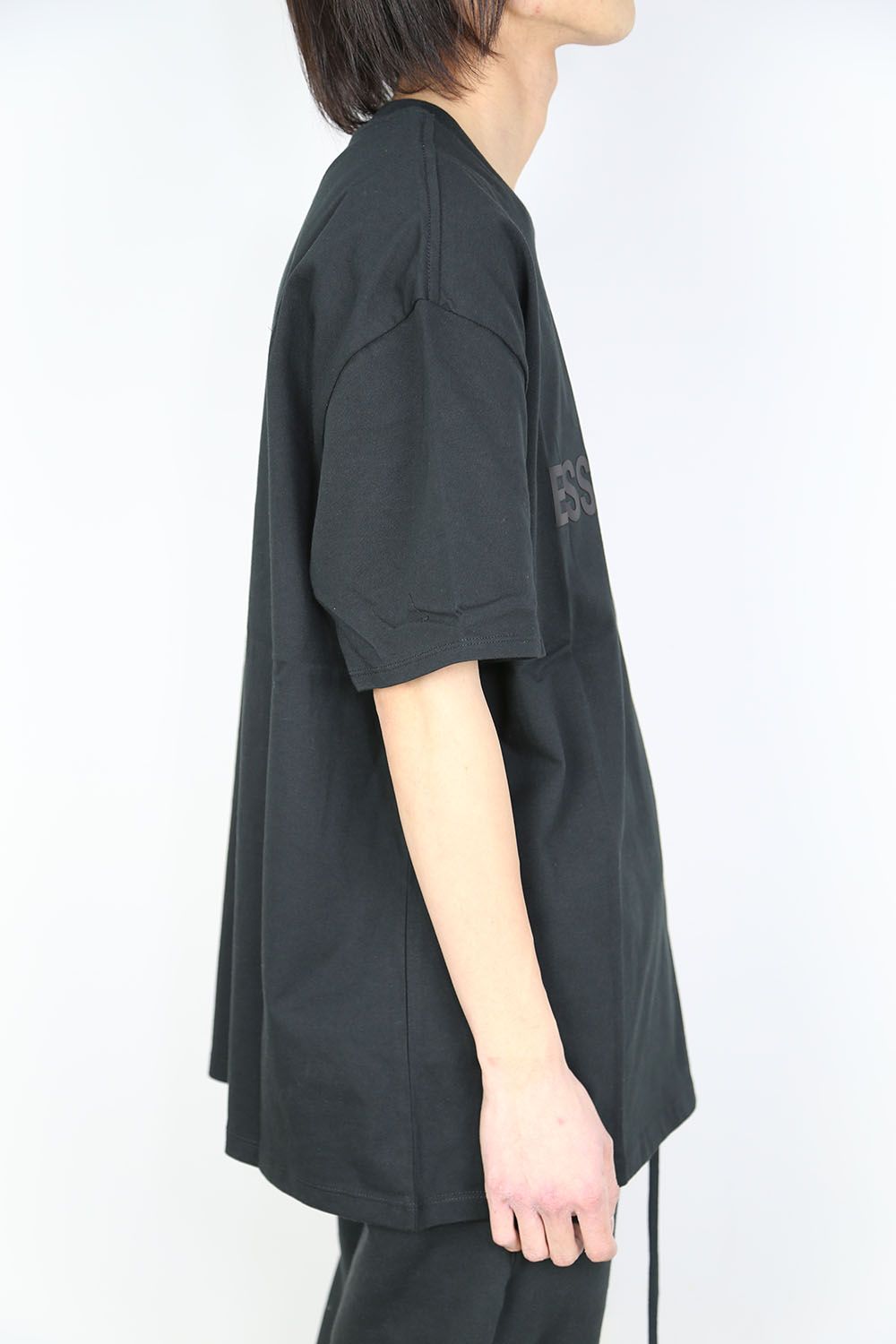 FRONT LOGO S/S TEE / ブラック