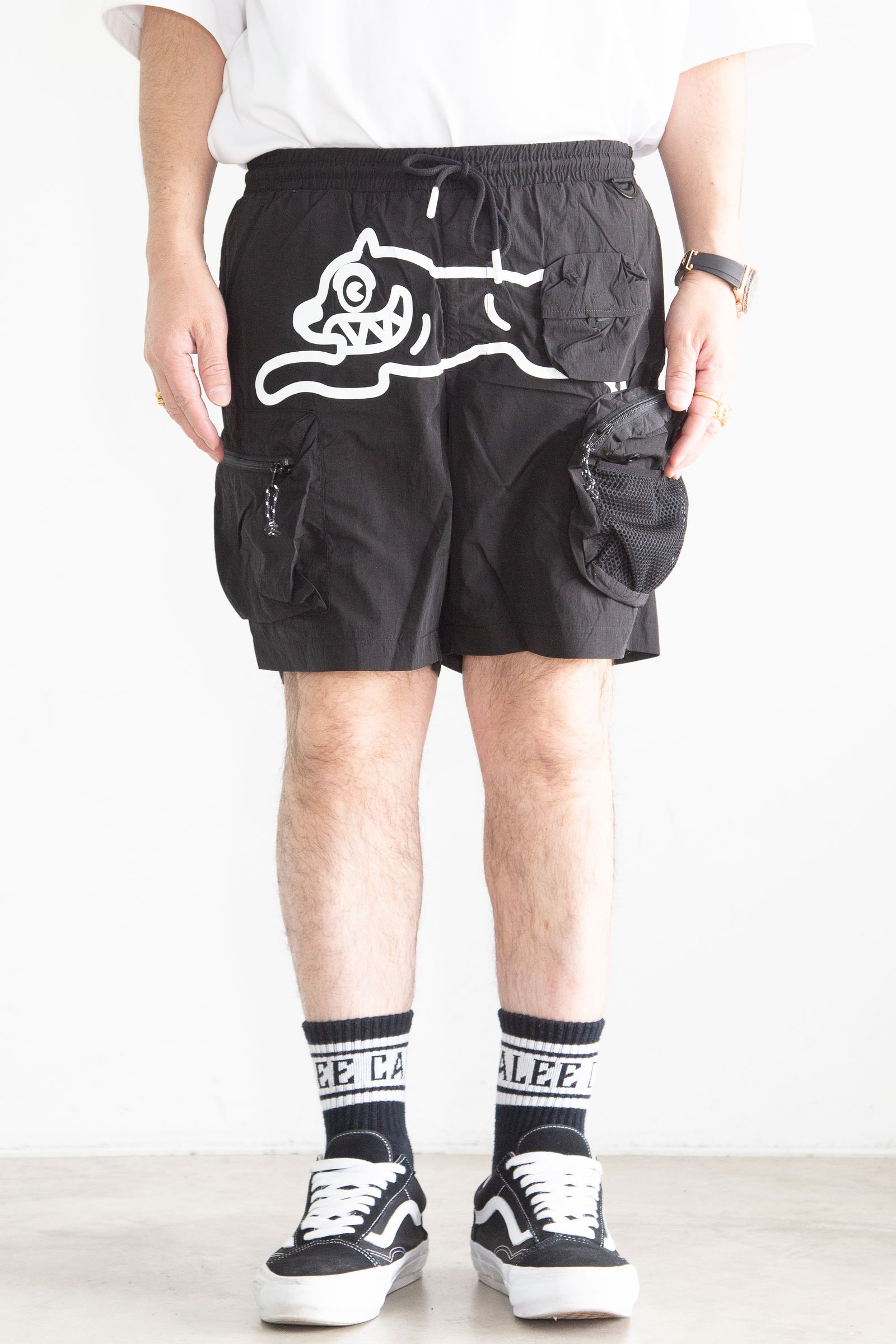 HIKER NYLON MULTI POCKET CARGO SHORTS / ブラック