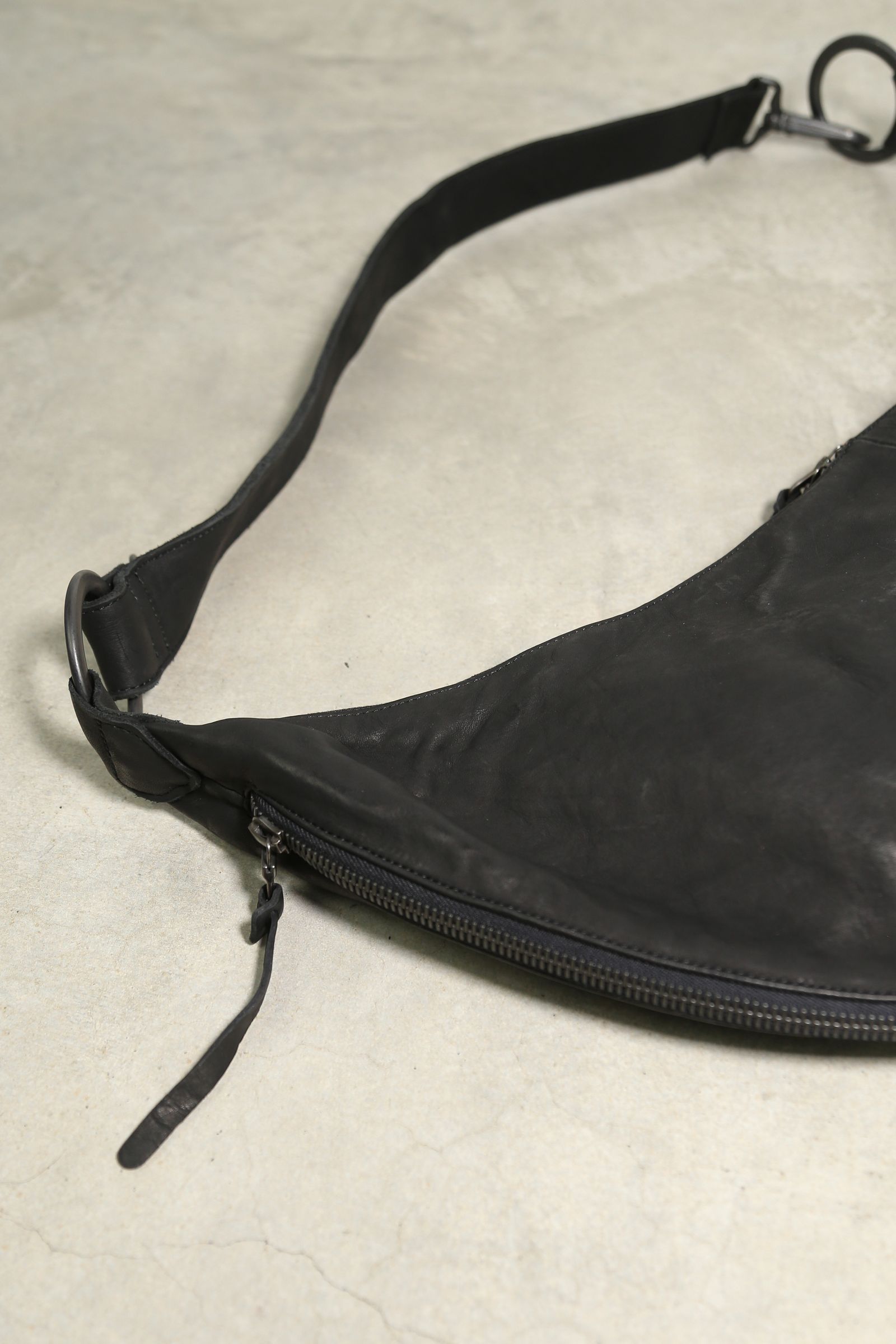 [9月〜10月入荷予定] DOUBLE SHOULDER GARMENT-DYED SHOULDER BAG / ブラック