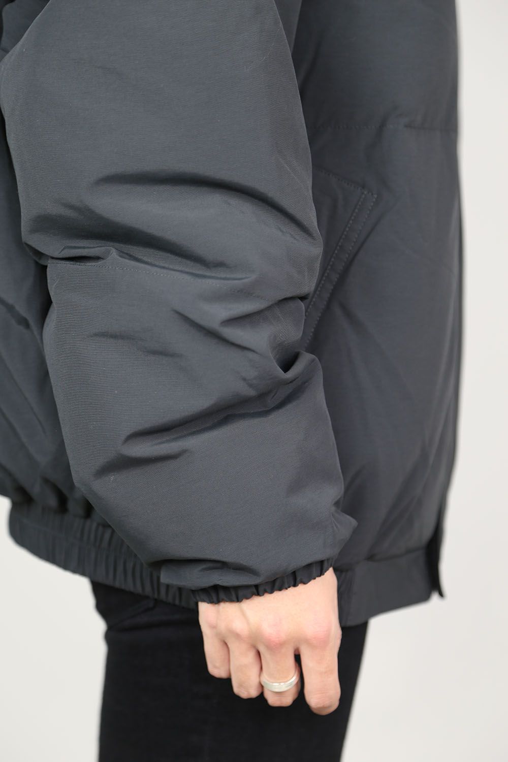 PUFFER JACKET / ブラック