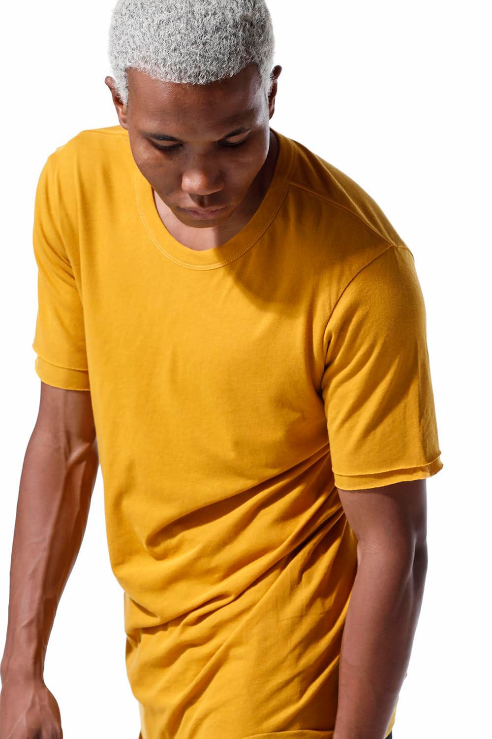 LAYERED CREW NECK TEE / マスタード