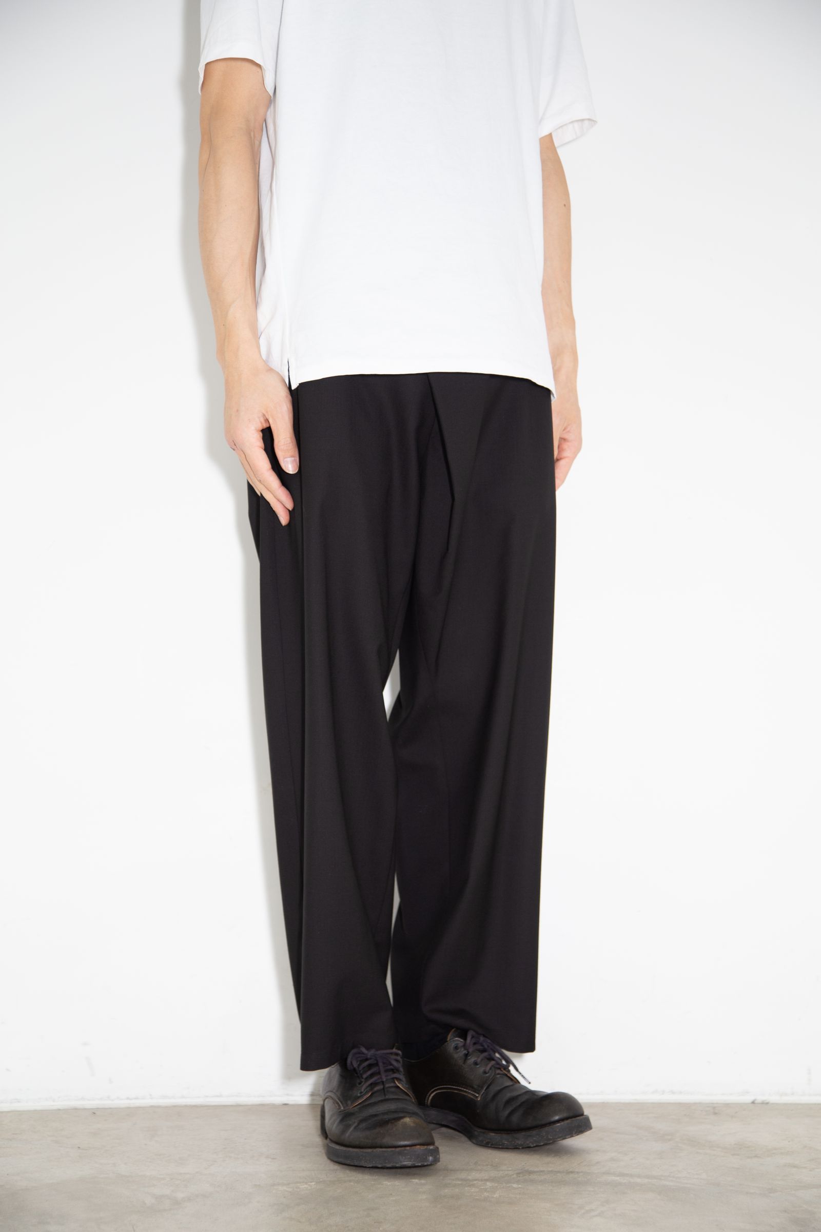 ATTACHMENT - WO/TA WASHABLE TROPICAL WRAPPED TROUSERS / ブラック
