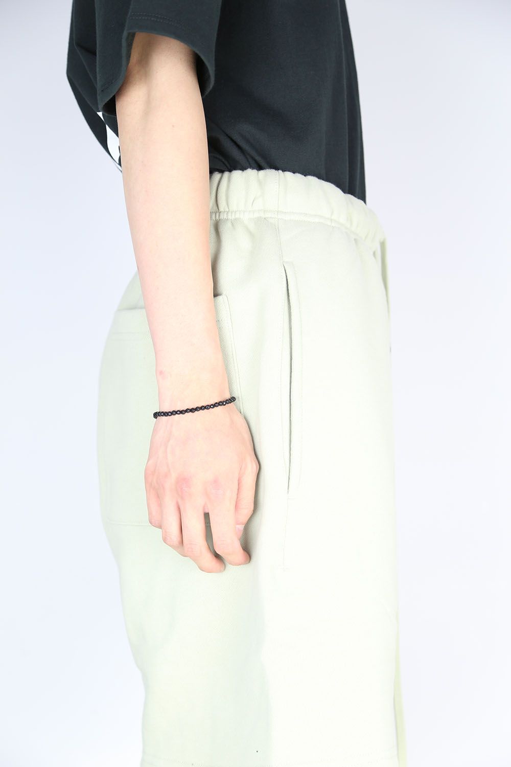 REFLECTOR LOGO SWEAT SHORTS / セージ