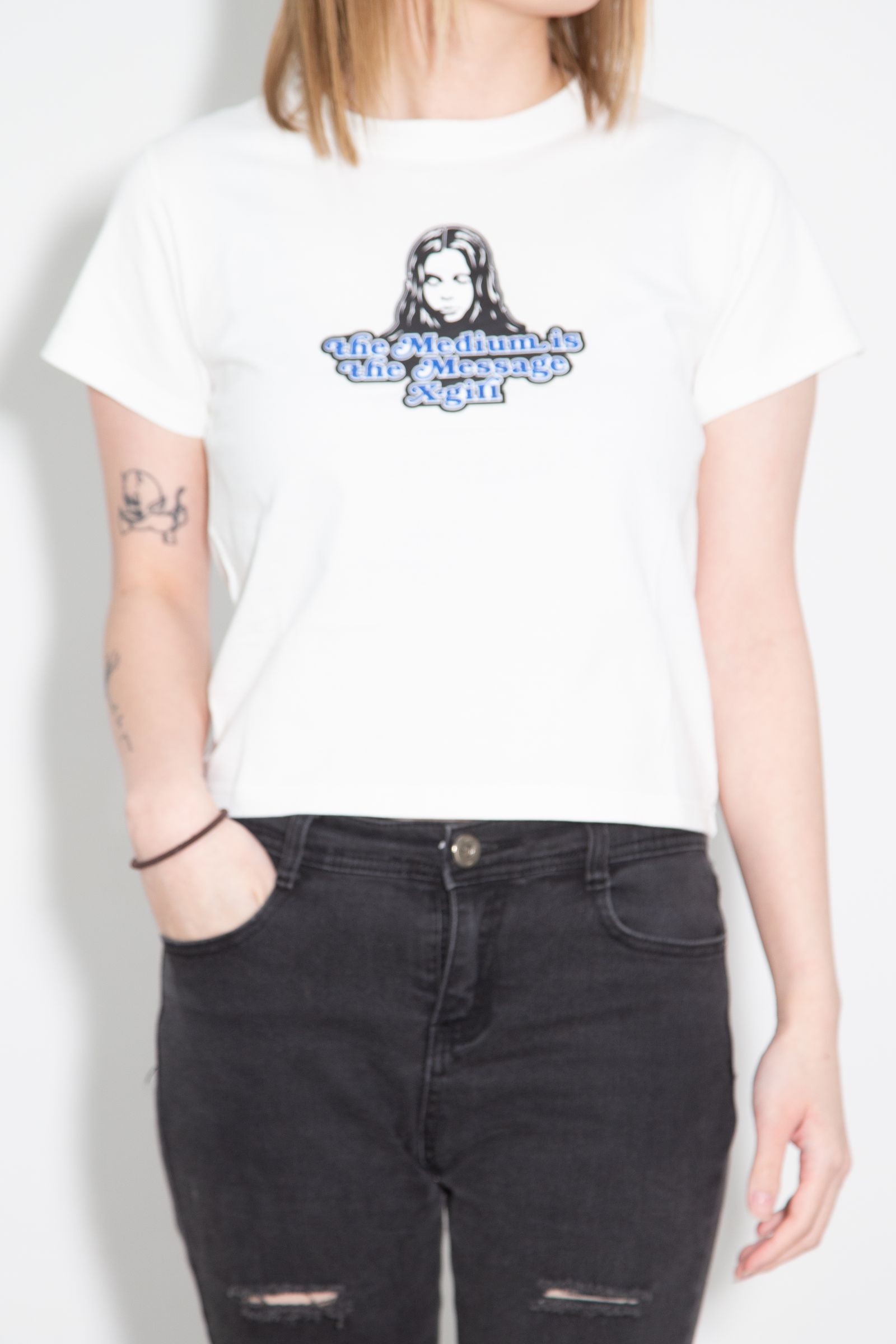 GLITTER LOGO AND FACE S/S BABY TEE / ホワイト