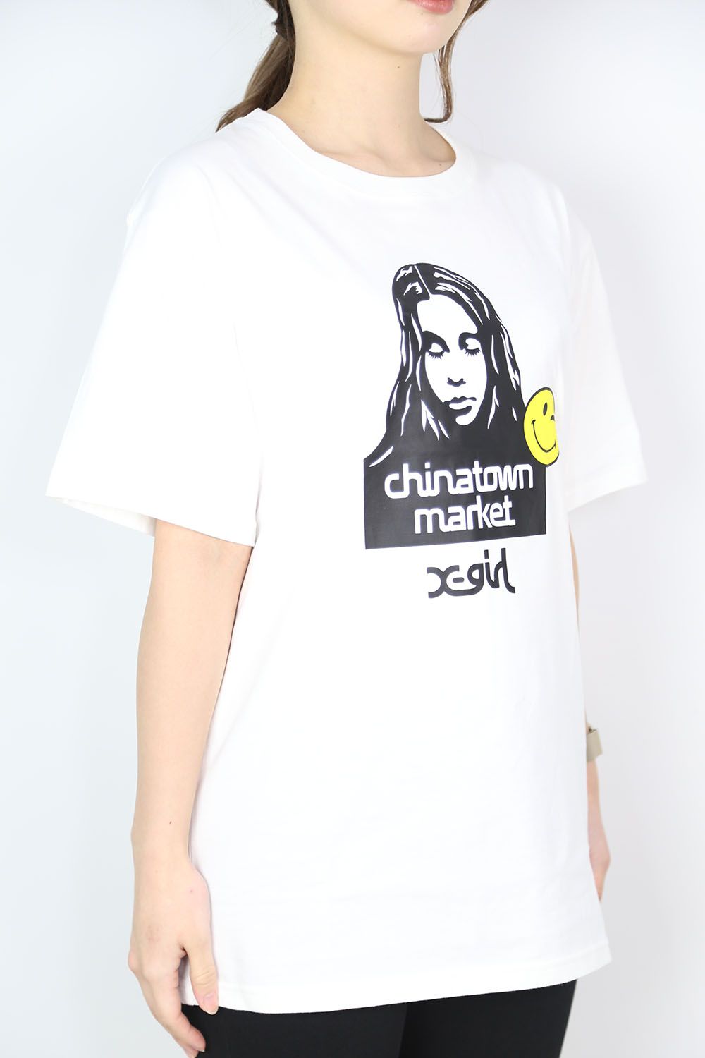 X-girl - 【X-girl × CHINATOWN MARKET】SMILEY(R) FACE S/S TEE