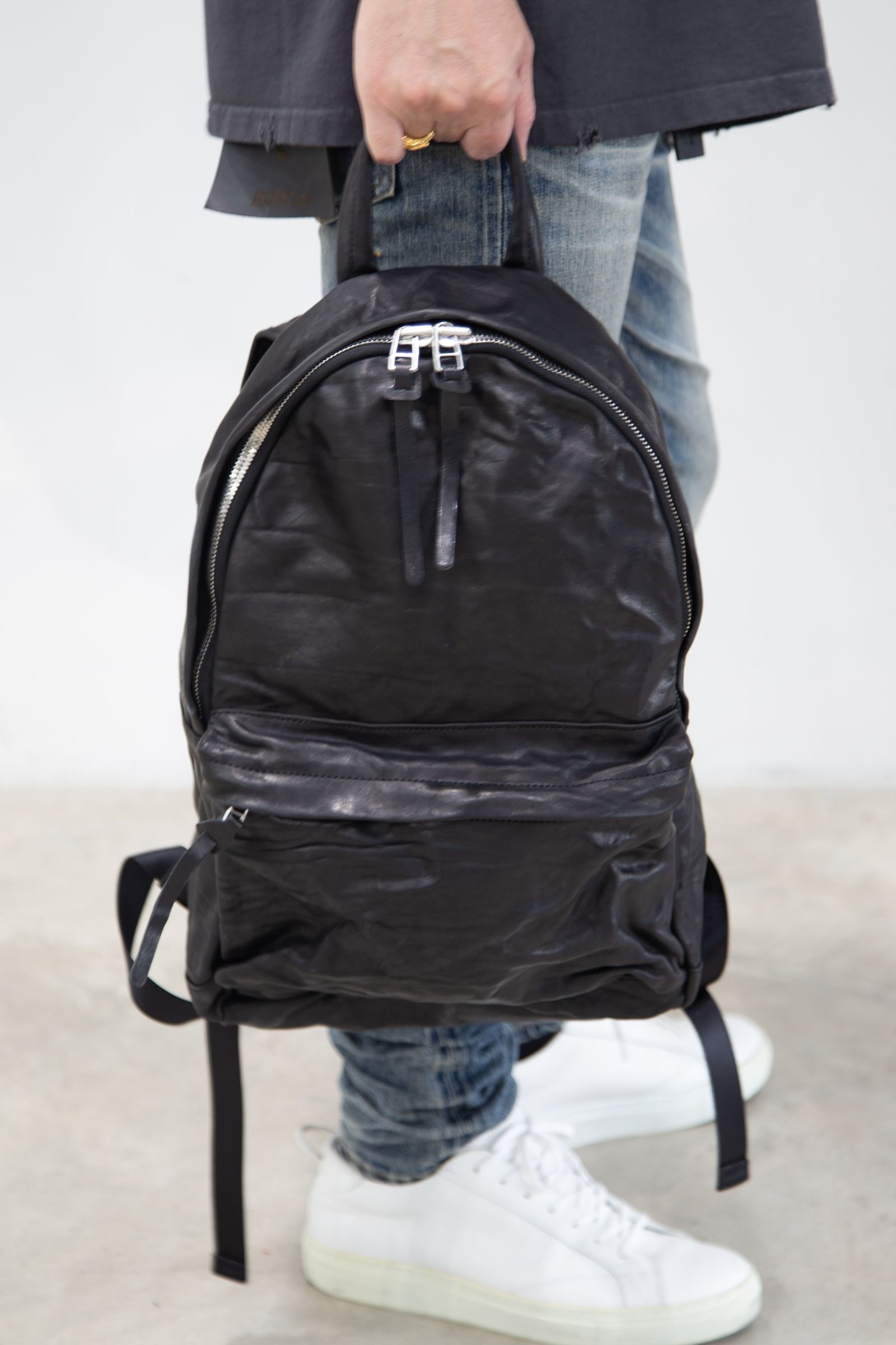 ISAMU KATAYAMA BACKLASH - TALY SHOULDER “VINTAGE” GARMENT-WASH BACKPACK /  ブラック | Tempt