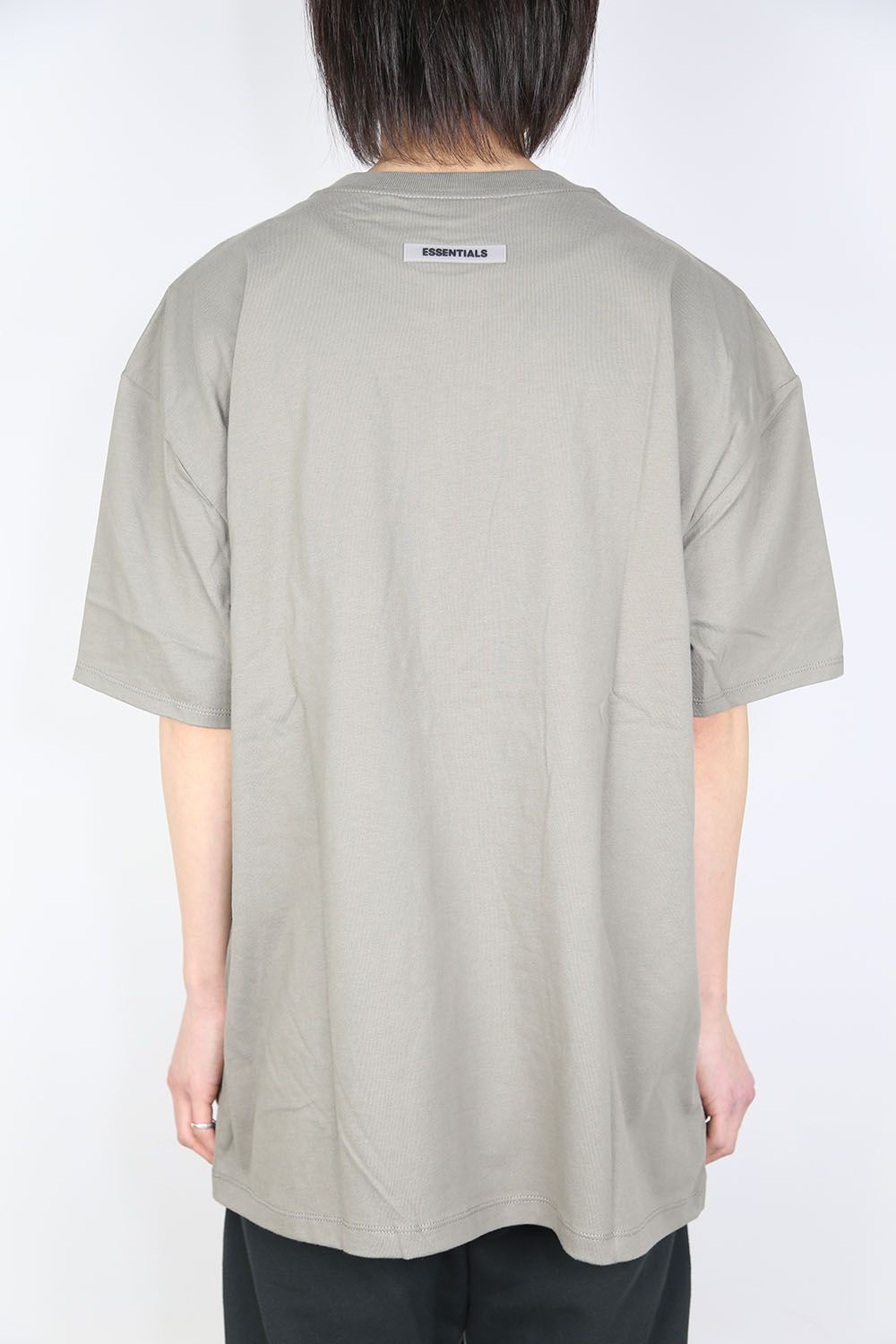 FRONT LOGO S/S TEE / セメント