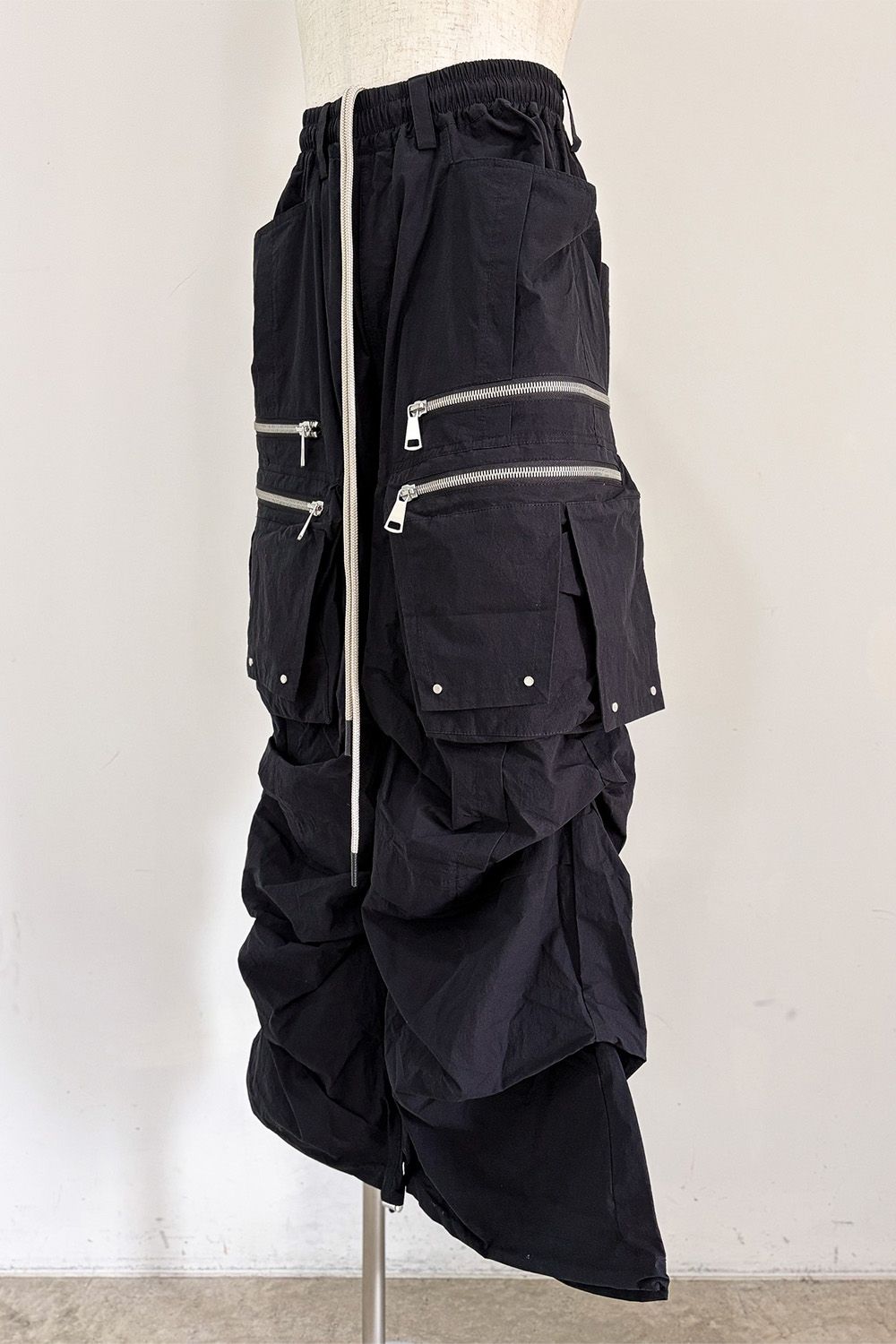 CARGO TUCK WIDE / ブラック