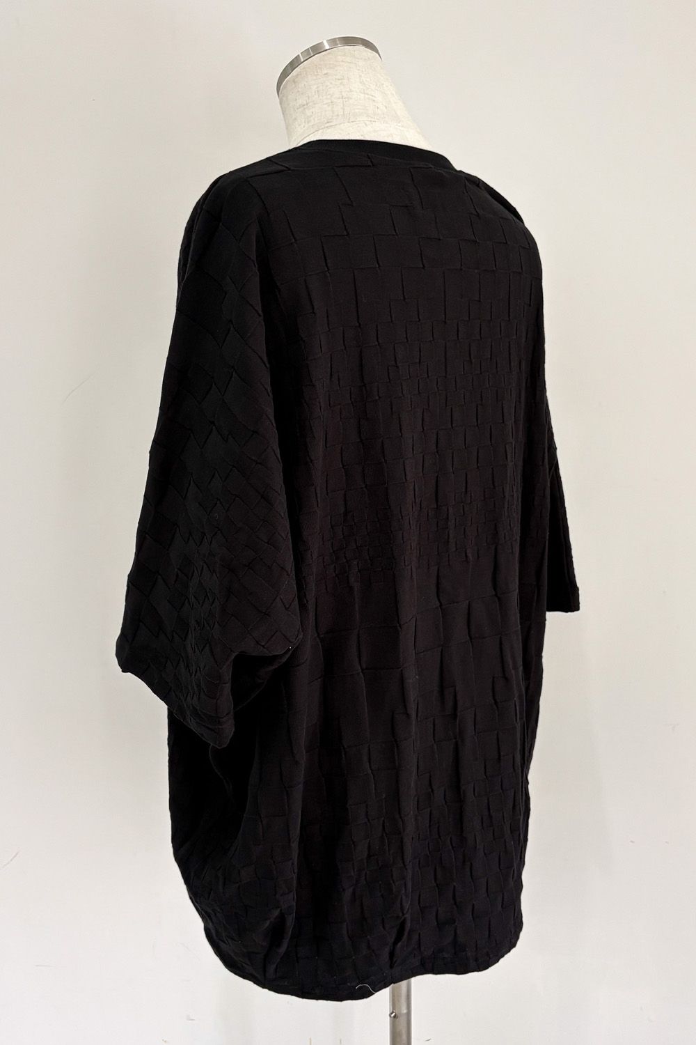 GRADIENT PLAID PATTERN DOLMAN TEE / ブラック
