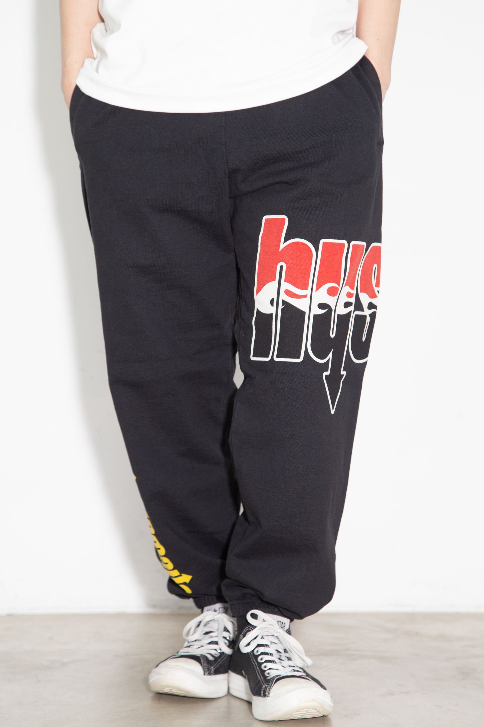 HYS FLARE LOGO スウェットパンツ / ブラック