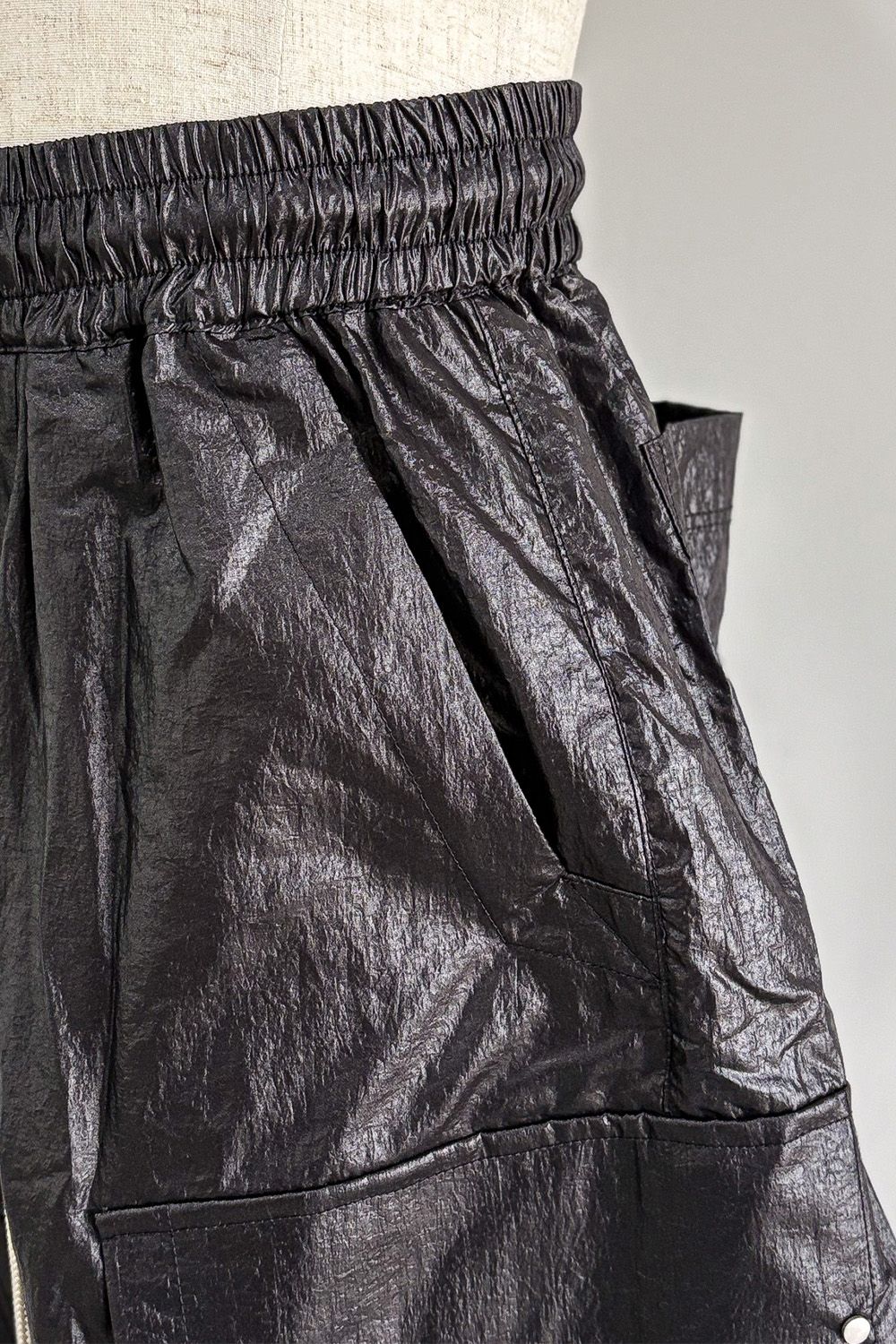 CARGO SHORTS / ブラック