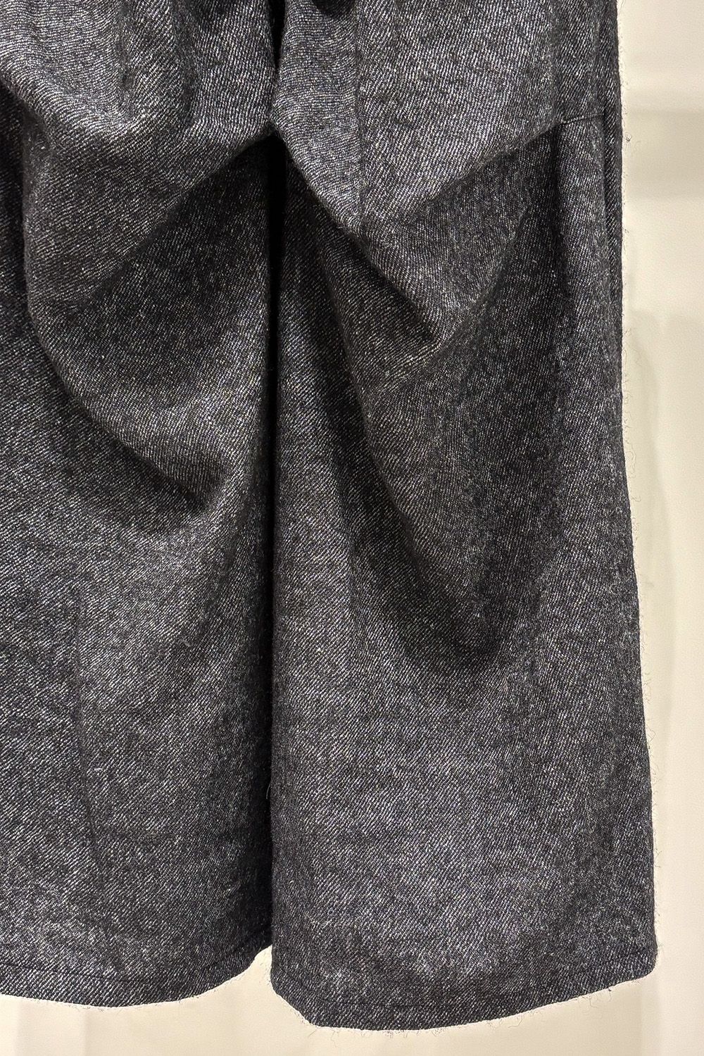 ［ラスト1点 サイズ1］Knee-Tucked Easy Pants / ダークグレー