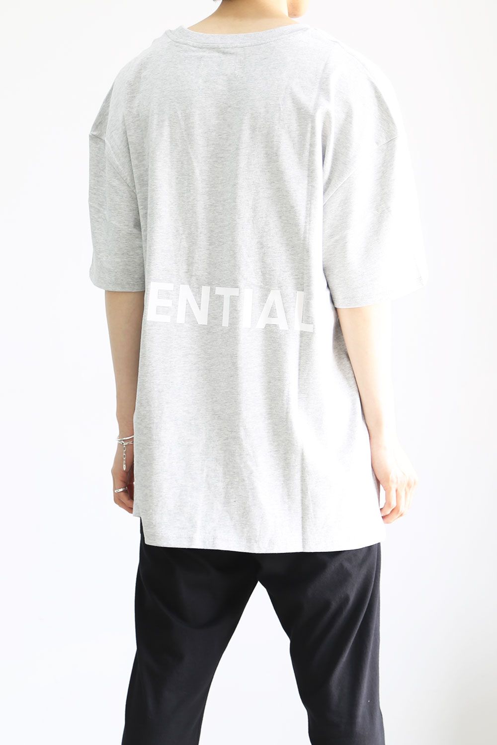 FOG ESSENTIALS - BACK LOGO S/S TEE / グレー | Tempt