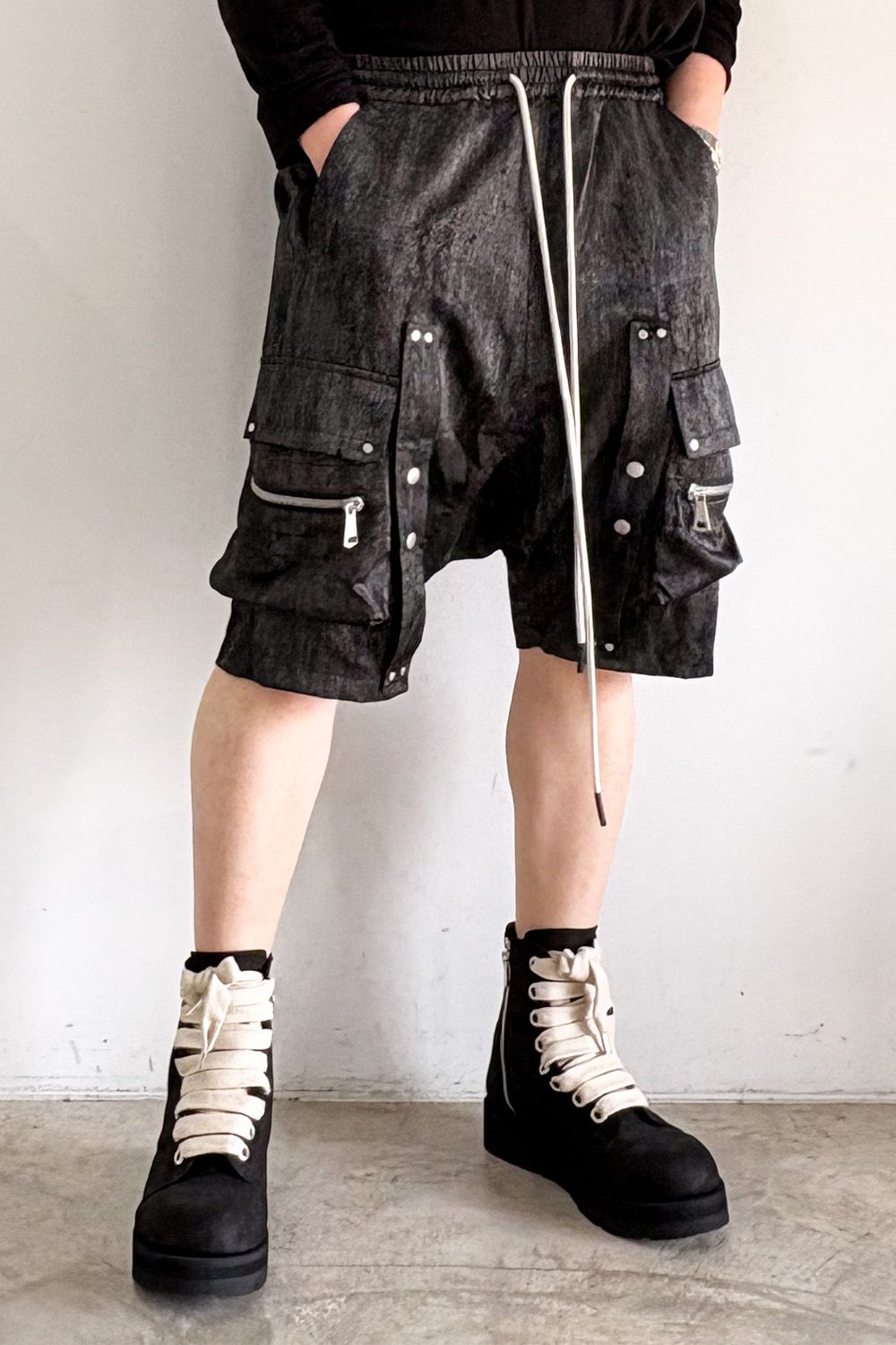 CARGO SHORTS / ブラック
